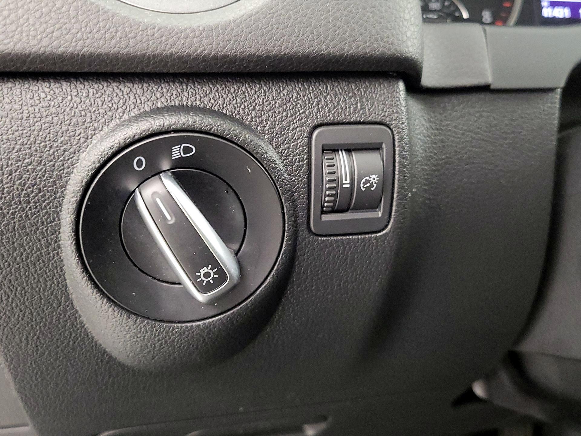 Thumbnail: 2017 Volkswagen Tiguan - 13