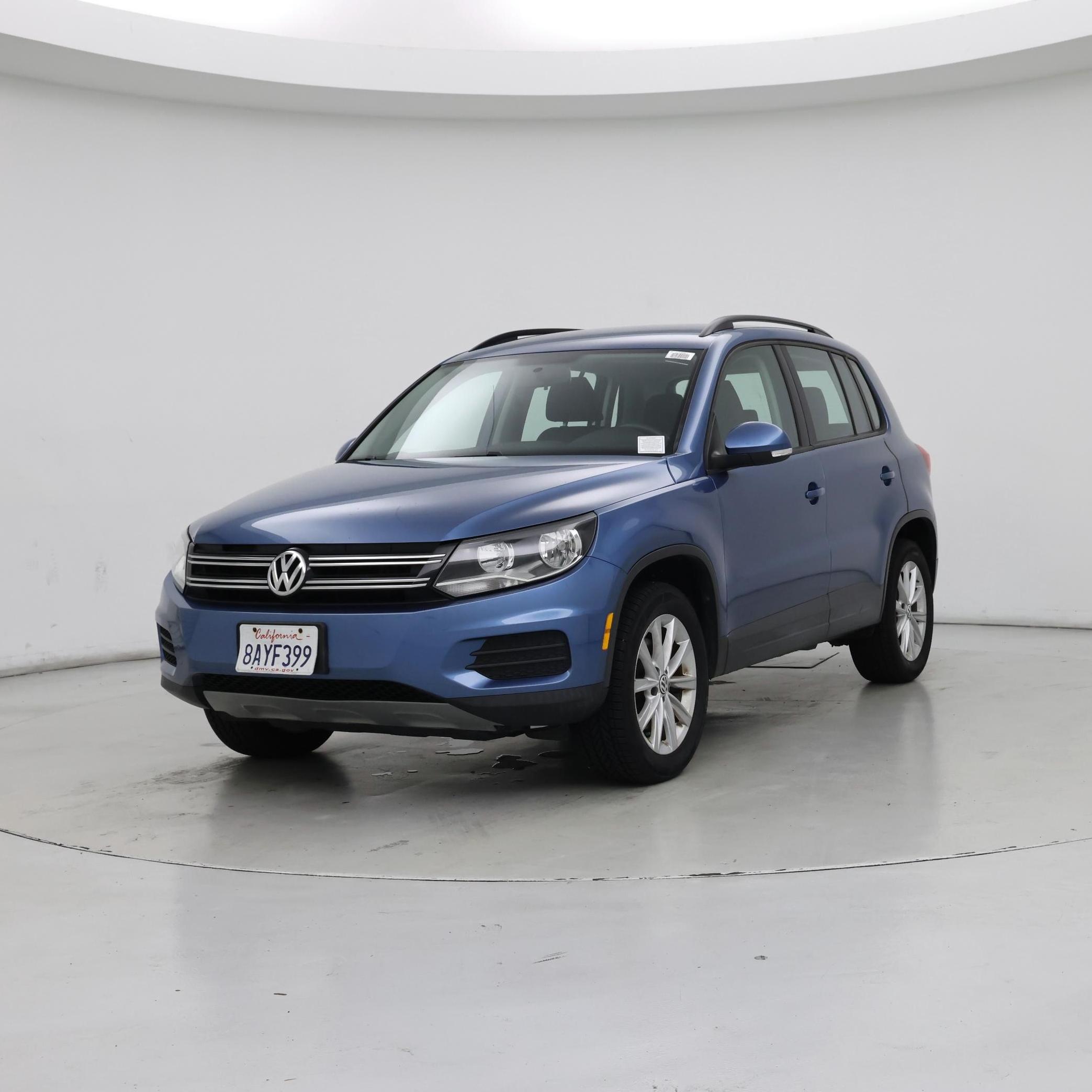 Thumbnail: 2017 Volkswagen Tiguan - 4