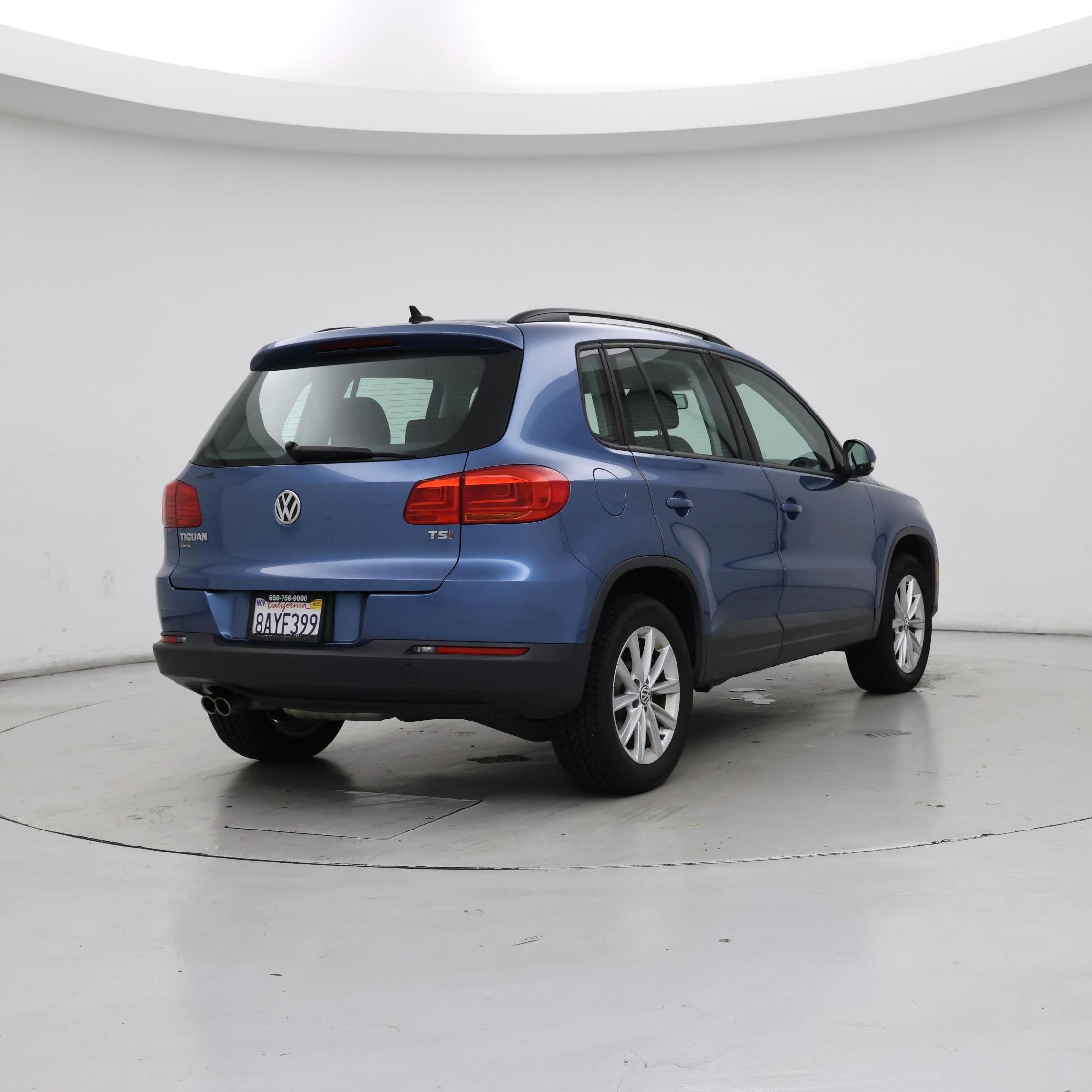 Thumbnail: 2017 Volkswagen Tiguan - 8