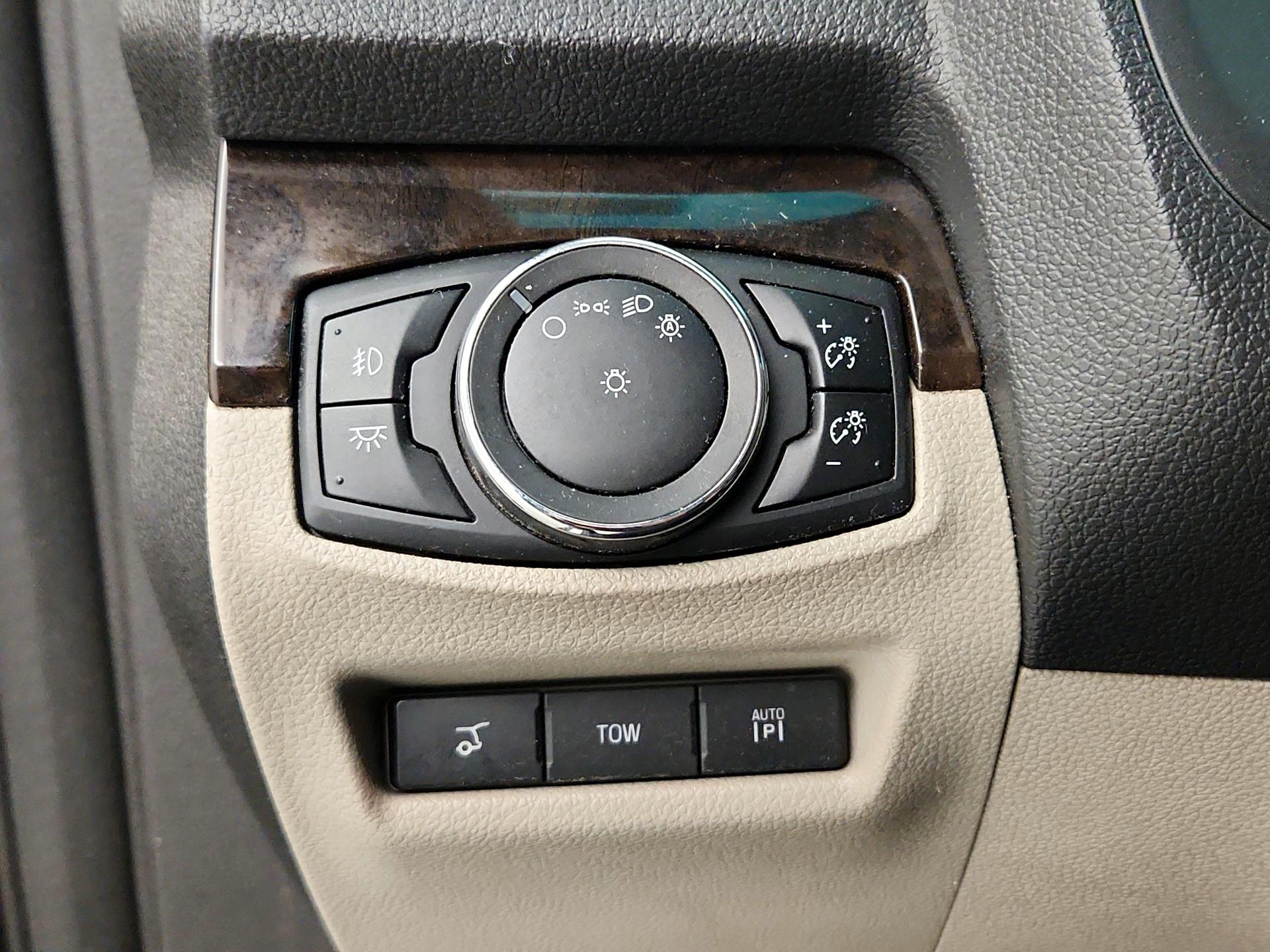 Thumbnail: 2014 Ford Explorer - 13