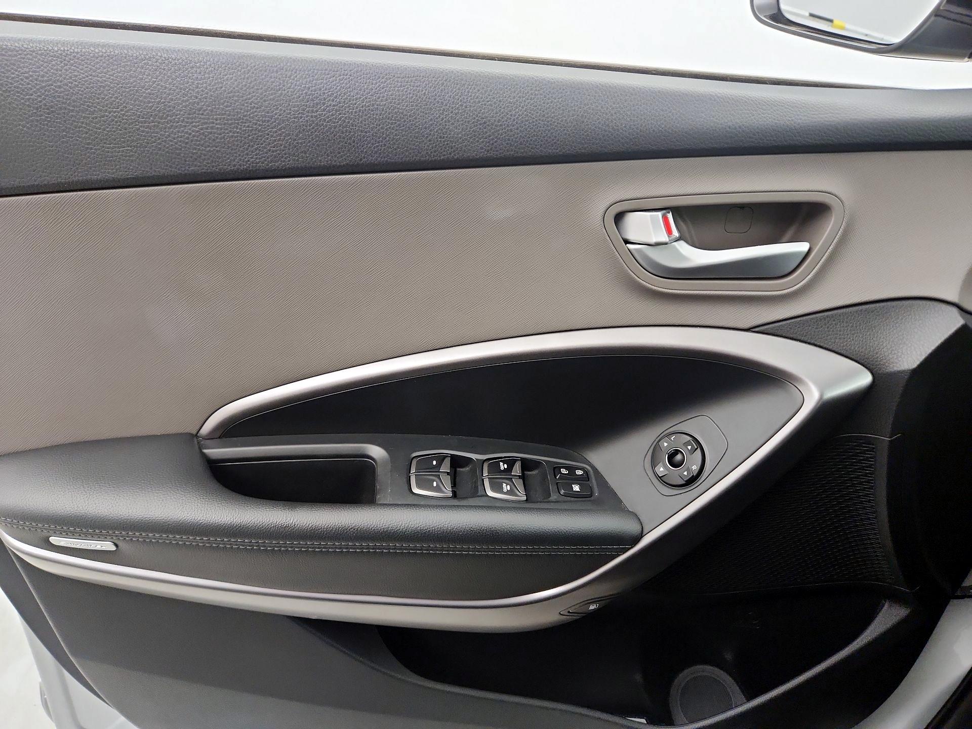 Thumbnail: 2017 Hyundai Santa Fe - 12