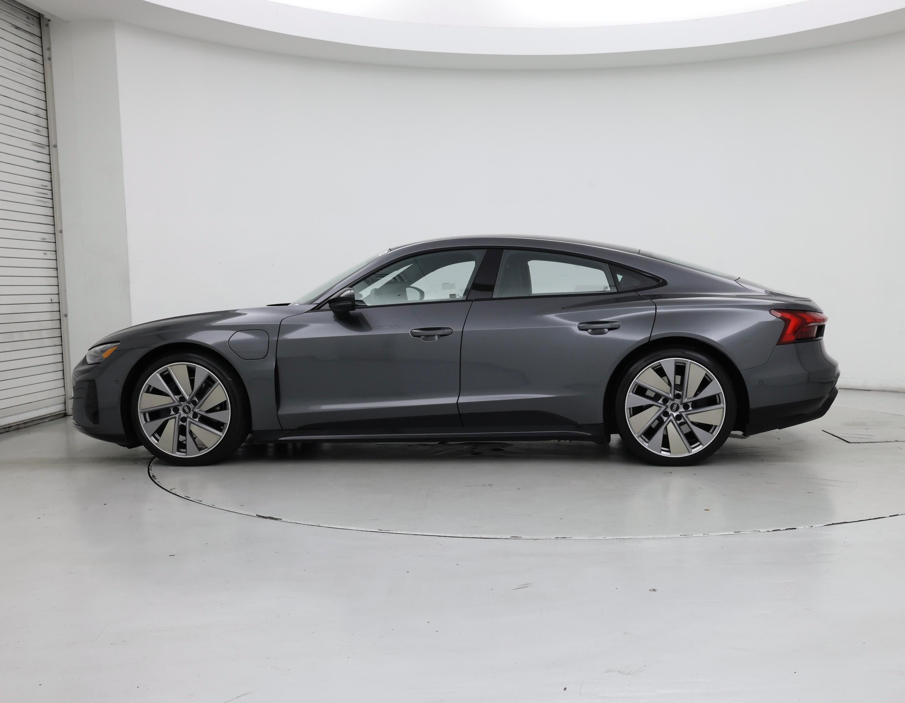 Thumbnail: 2022 Audi e-tron GT - 3