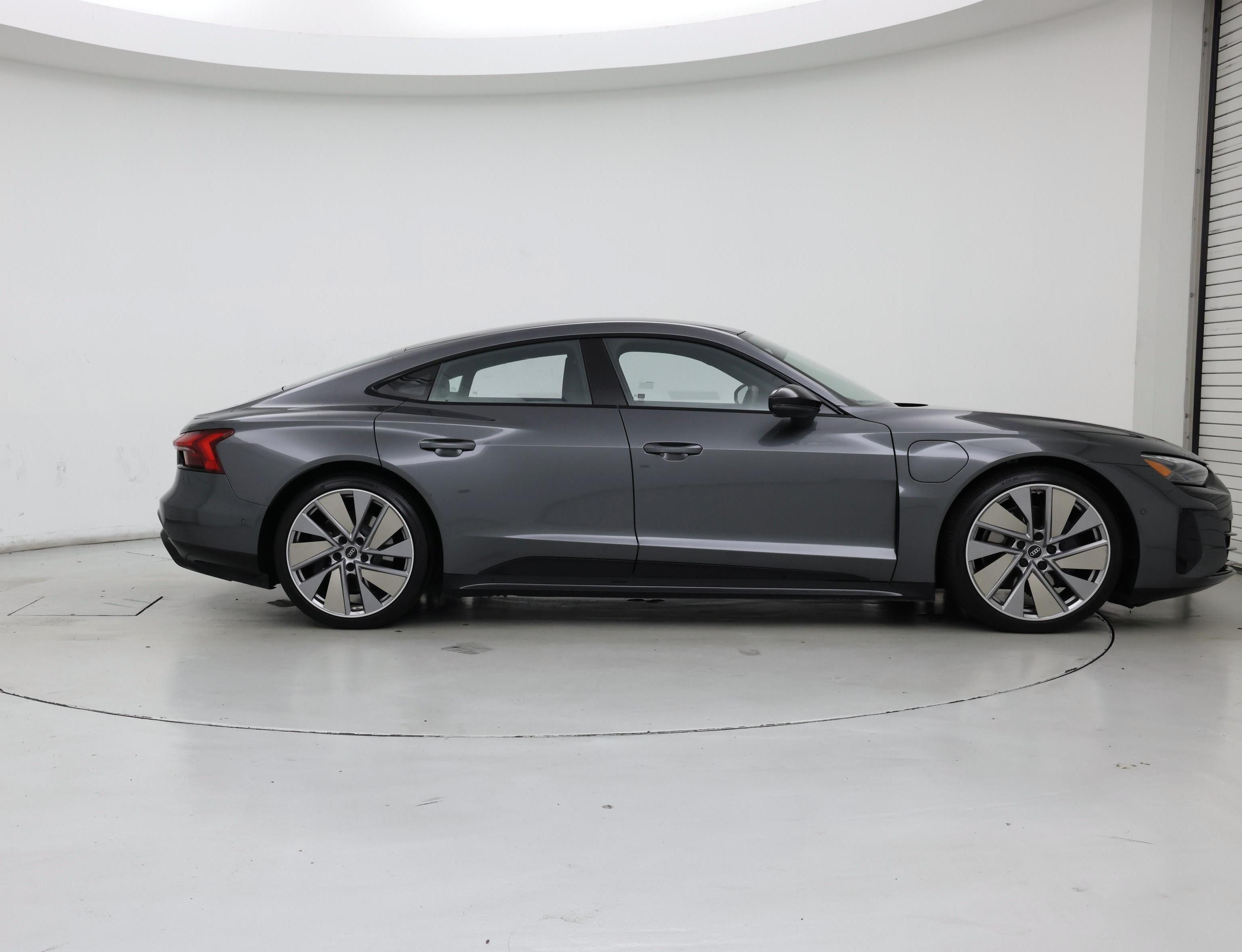 Thumbnail: 2022 Audi e-tron GT - 7