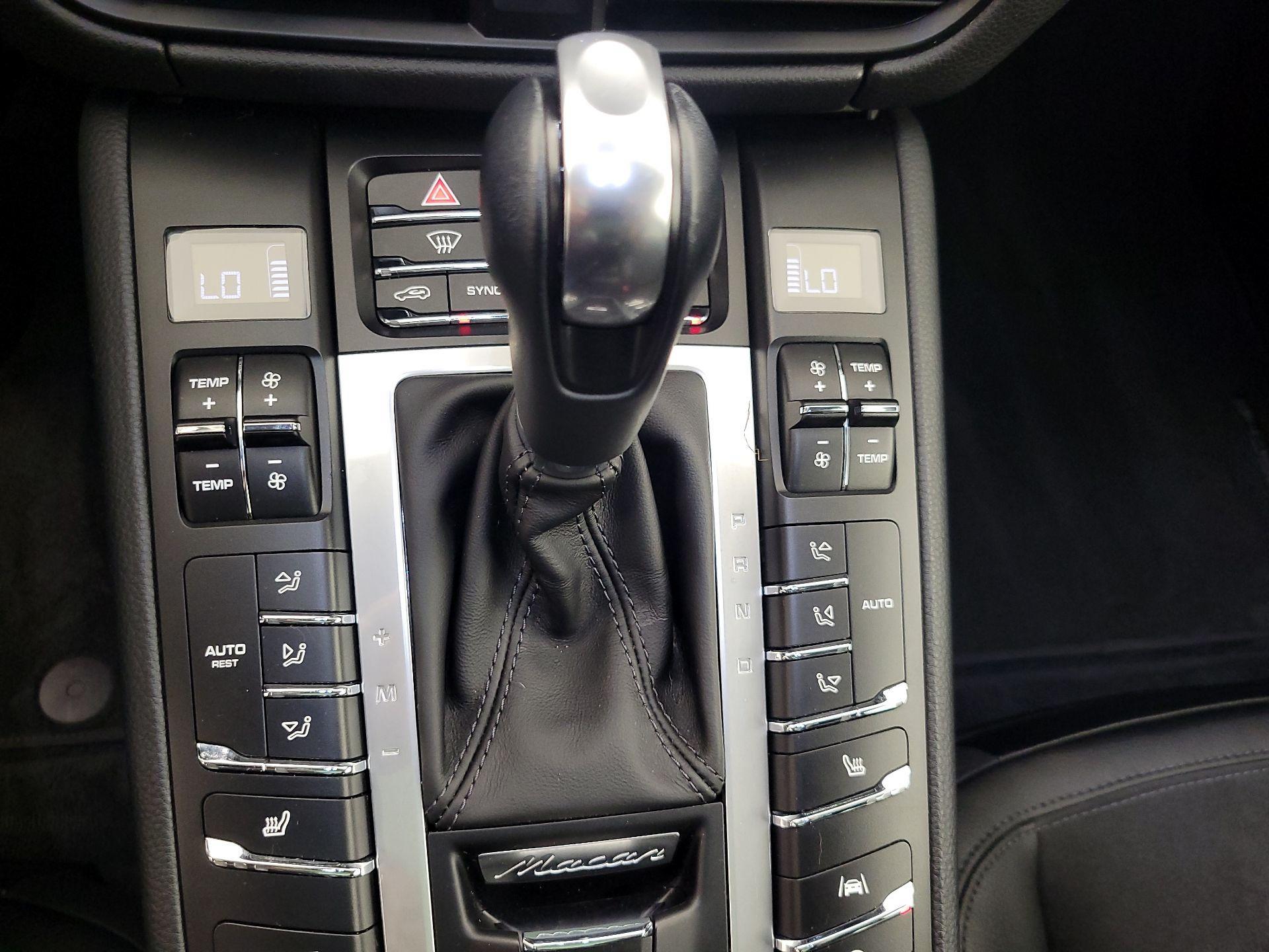 Thumbnail: 2020 Porsche Macan - 17