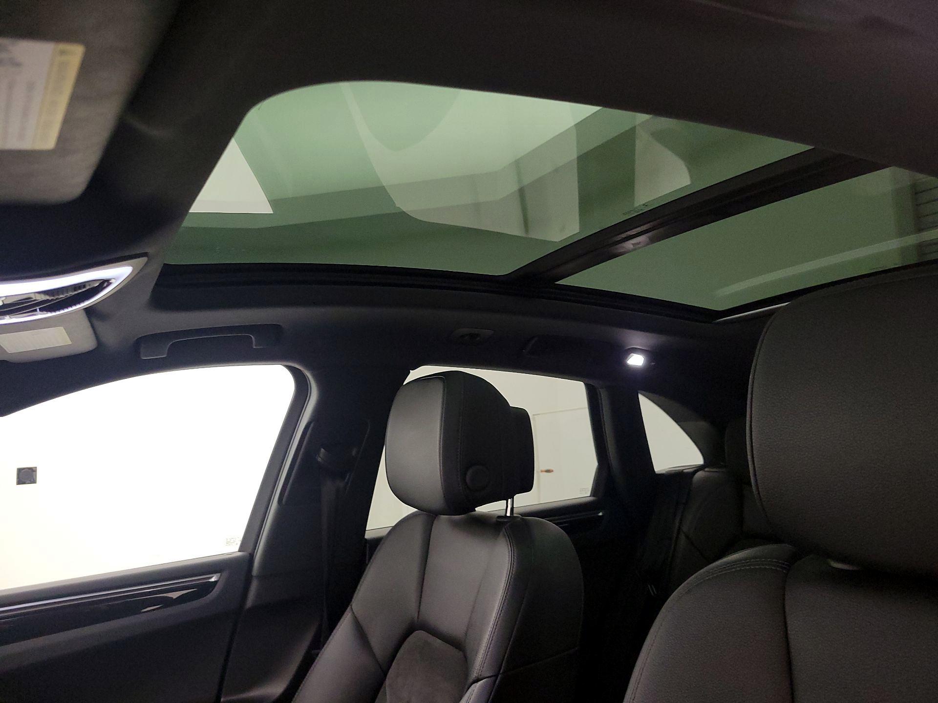 Thumbnail: 2020 Porsche Macan - 18