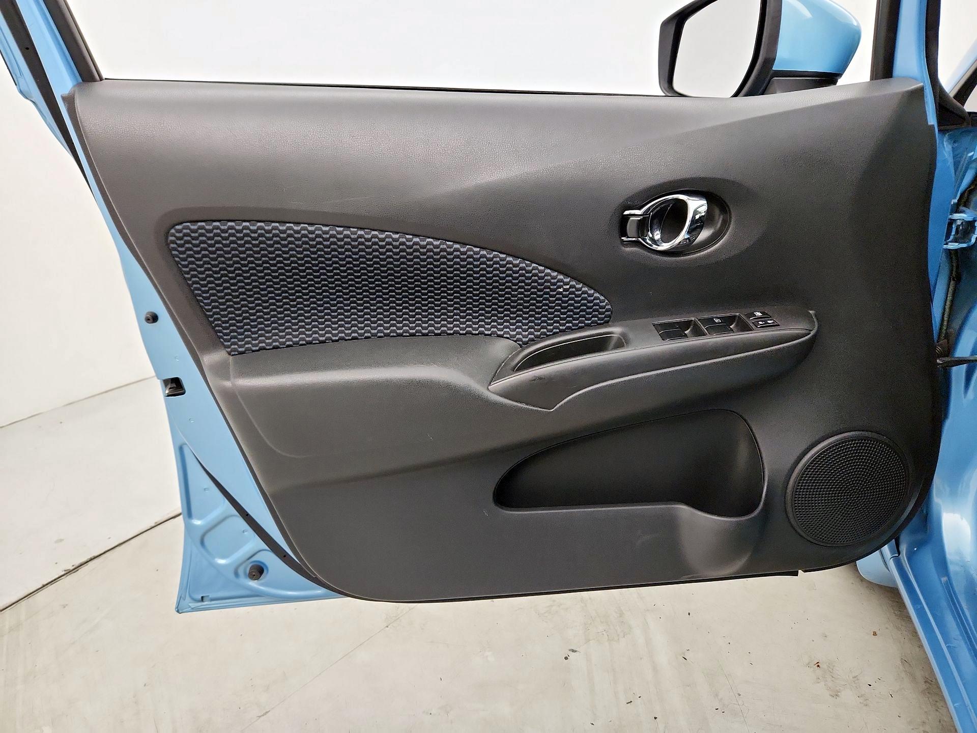 Thumbnail: 2015 Nissan Versa Note - 12