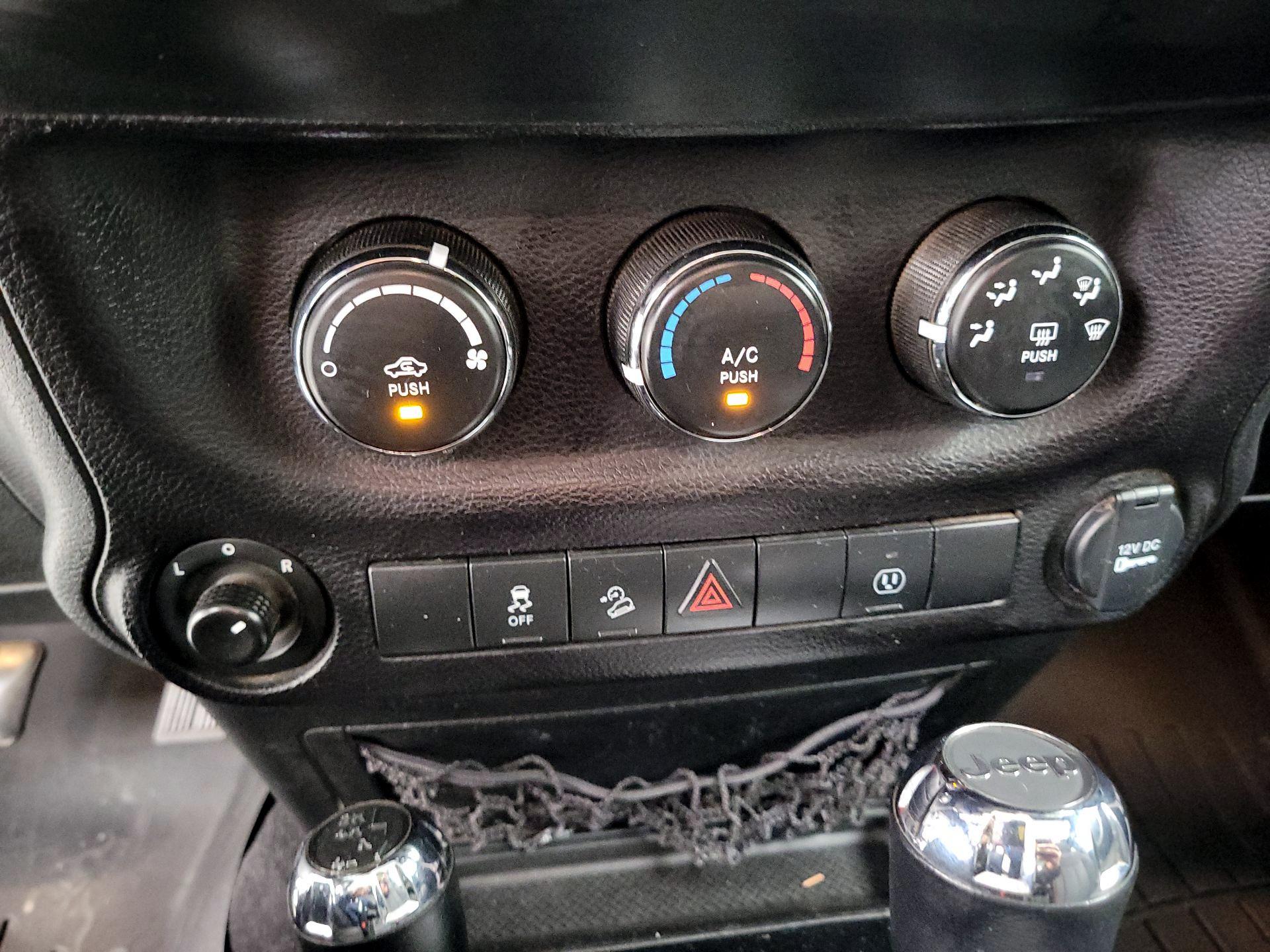 Thumbnail: 2018 Jeep Wrangler - 14