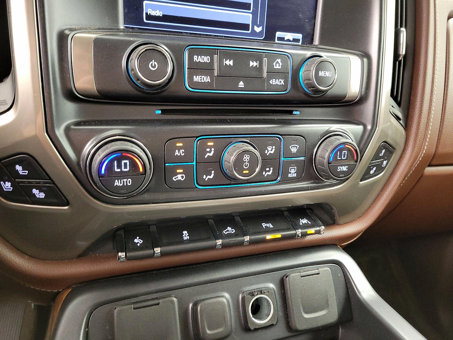 Thumbnail: 2016 Chevrolet Silverado 1500 - 17