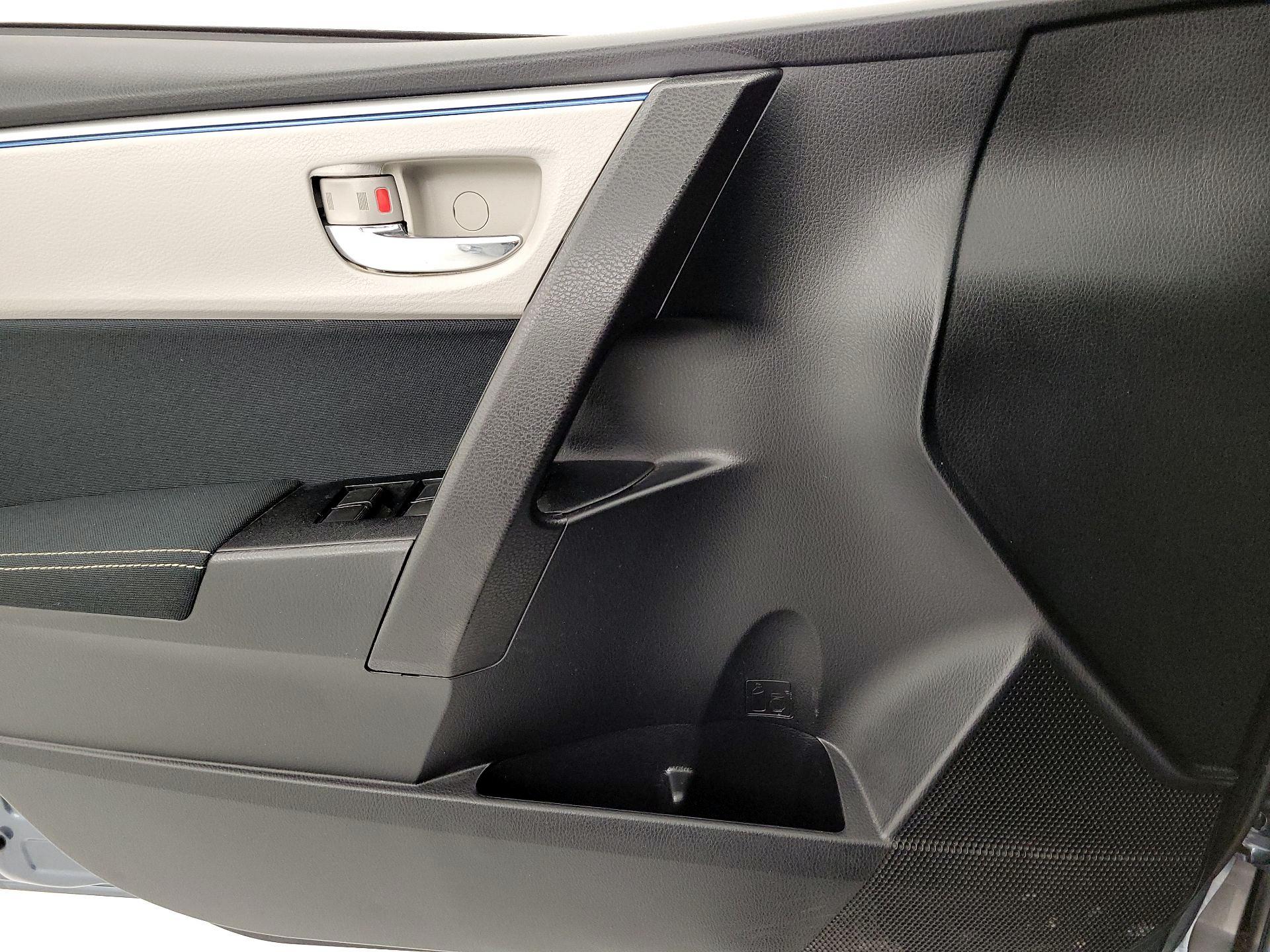 Thumbnail: 2015 Toyota Corolla - 12