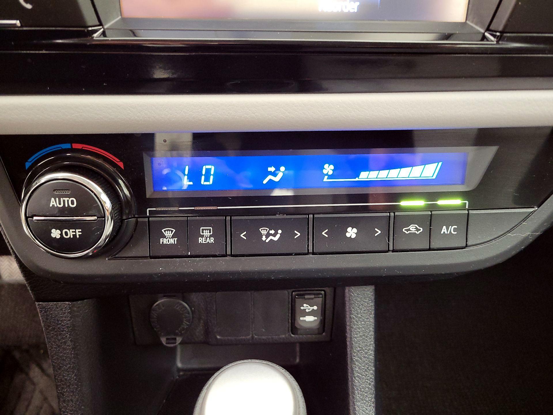 Thumbnail: 2015 Toyota Corolla - 16