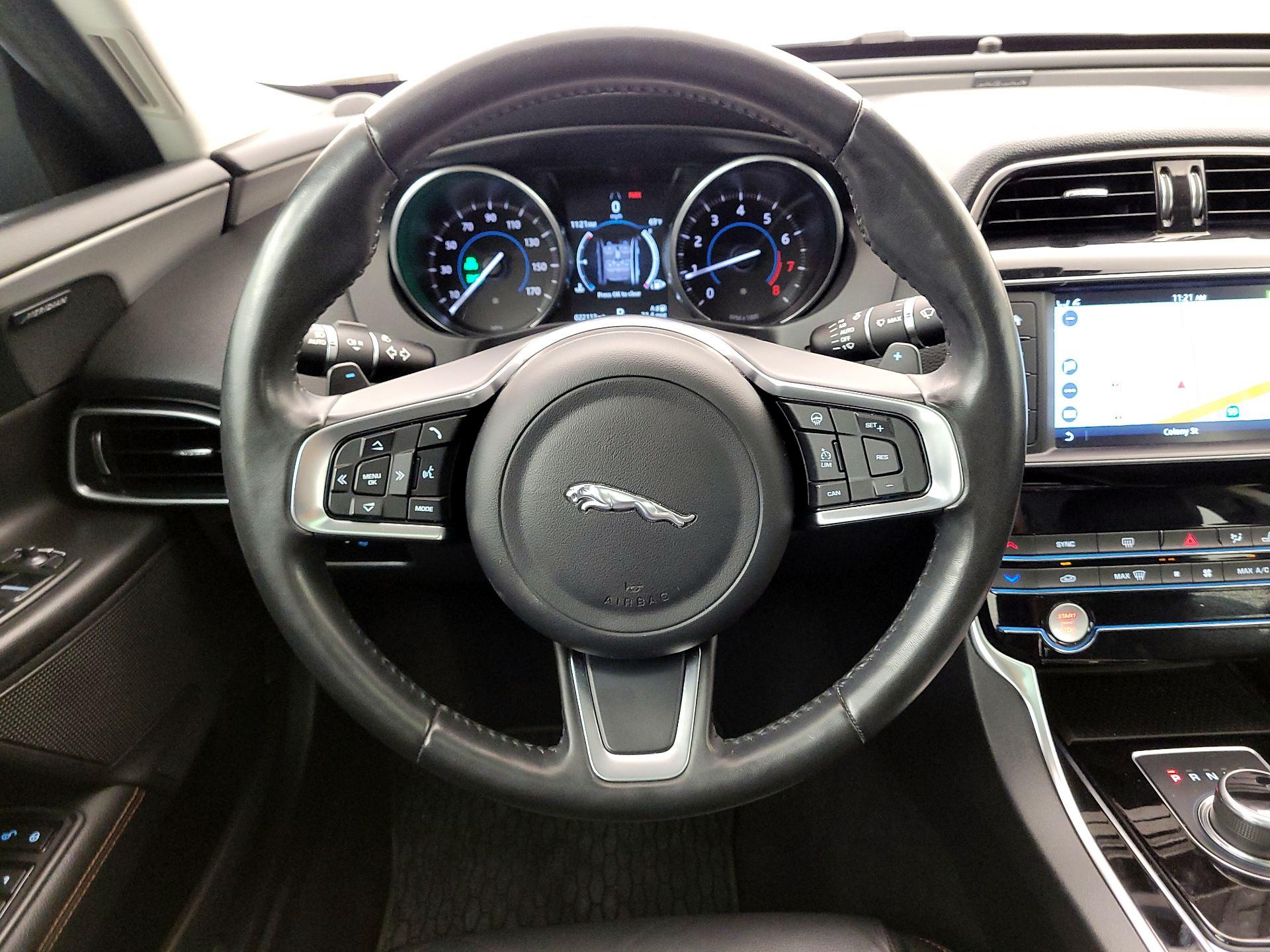 Thumbnail: 2018 Jaguar XE - 10