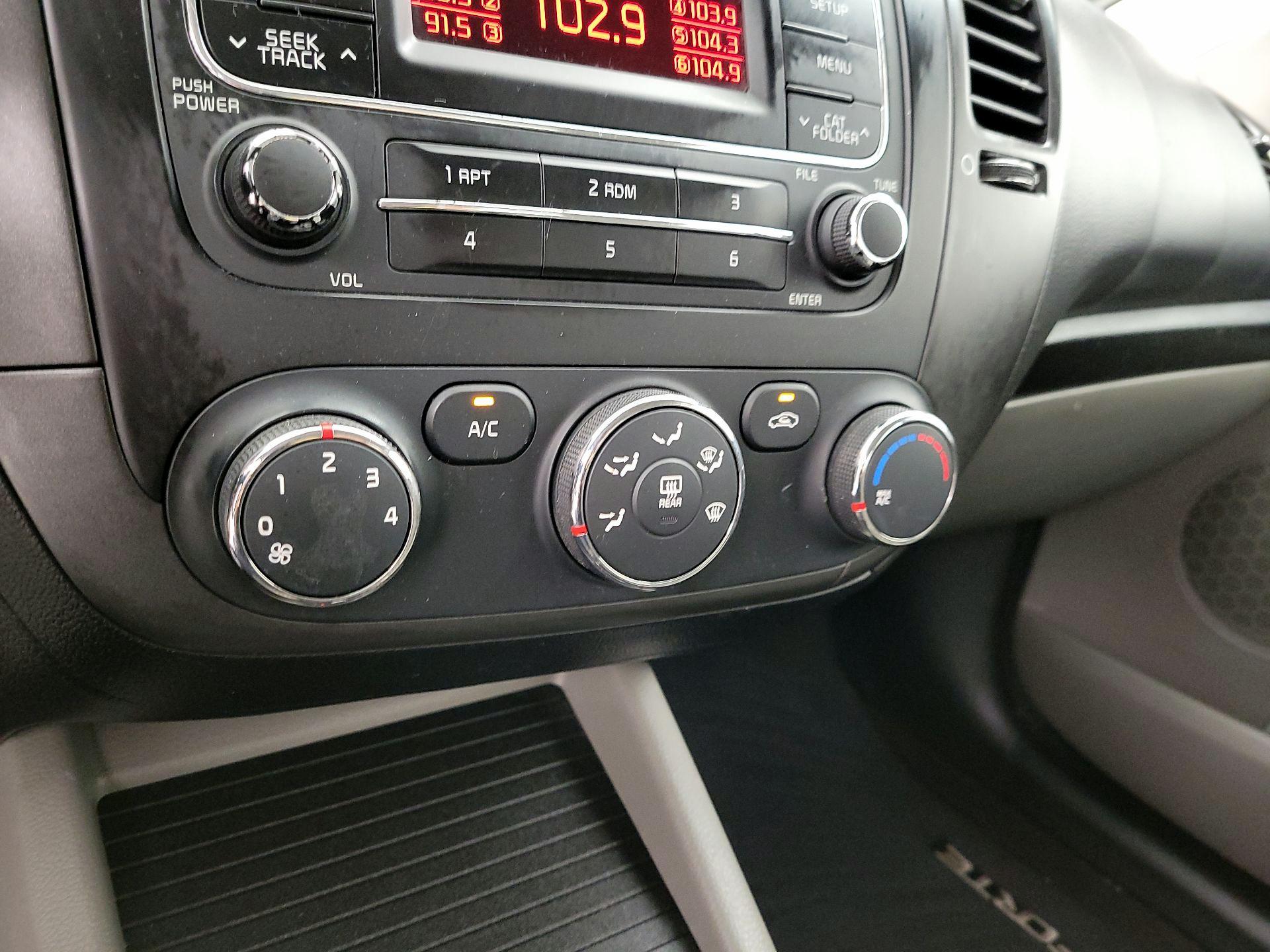 Thumbnail: 2015 Kia Forte - 15