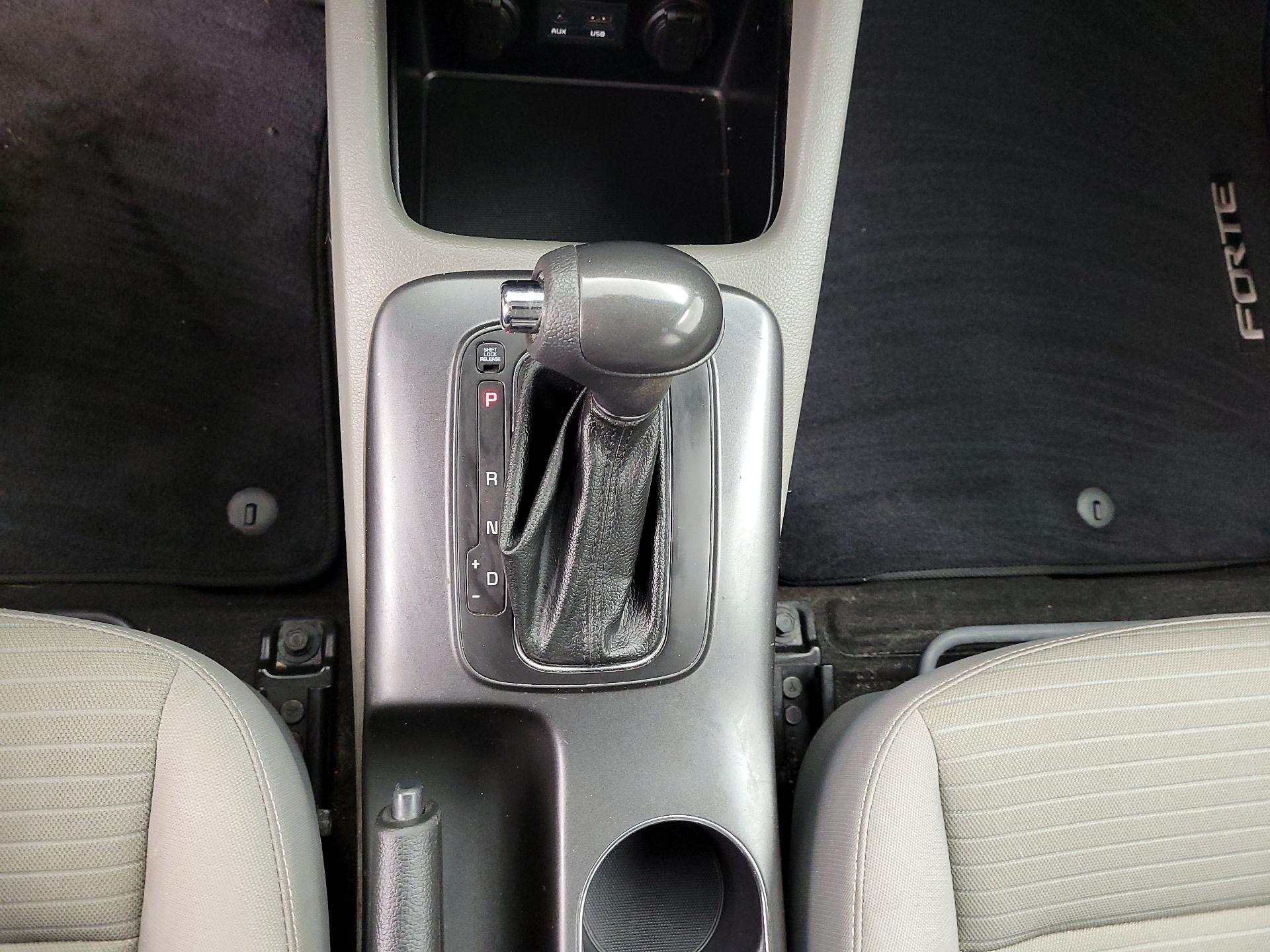 Thumbnail: 2015 Kia Forte - 16