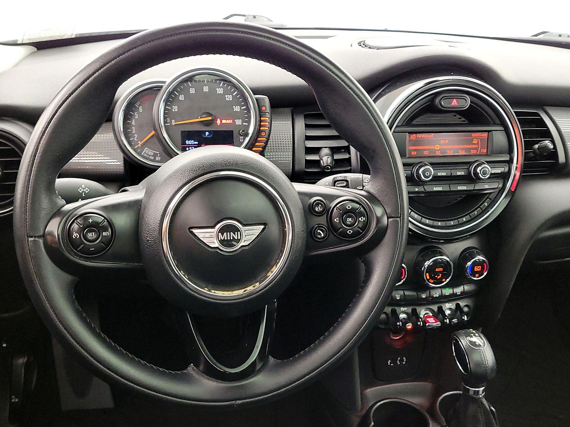 Thumbnail: 2015 MINI Cooper Hardtop - 10