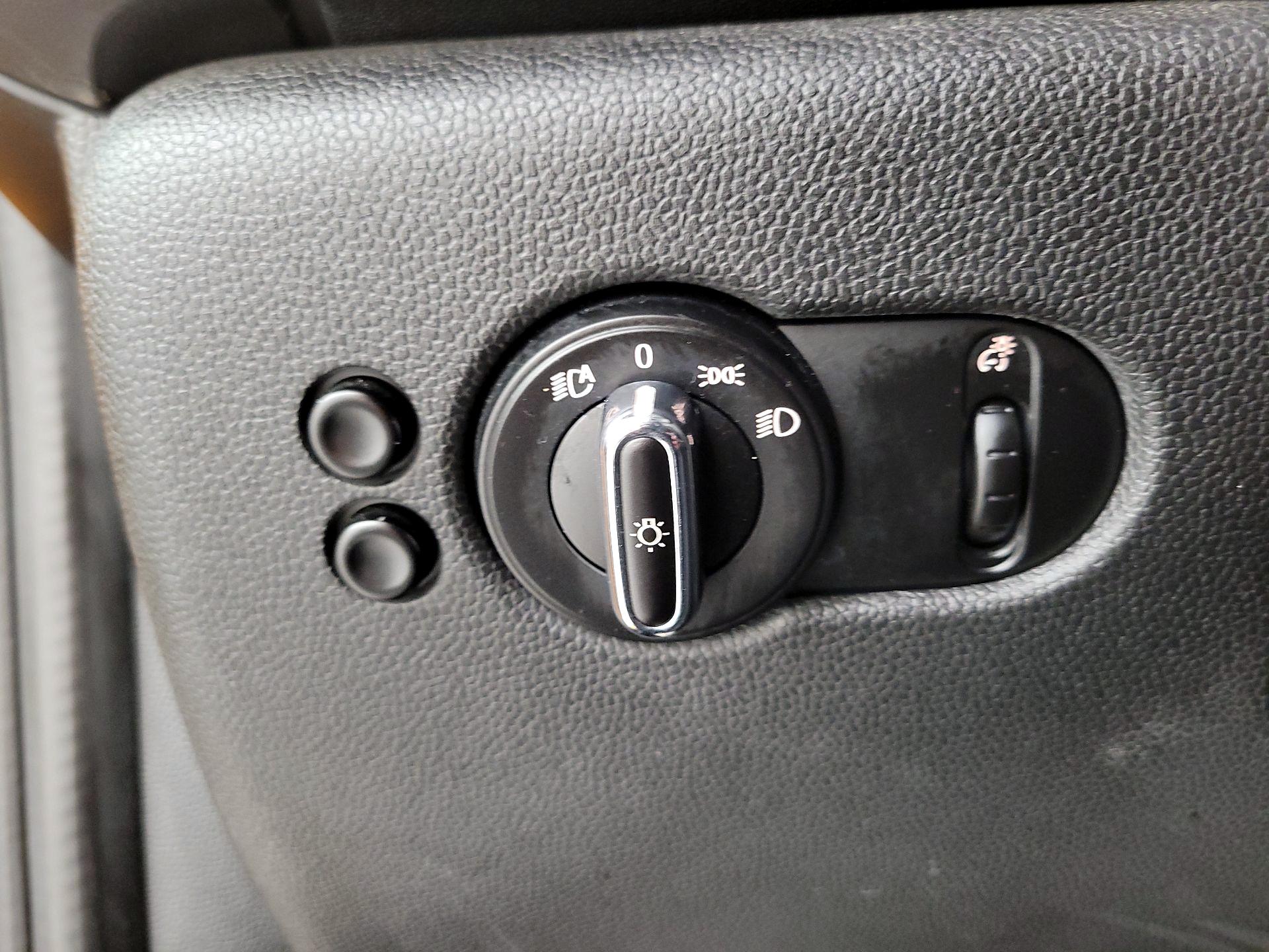 Thumbnail: 2015 MINI Cooper Hardtop - 13