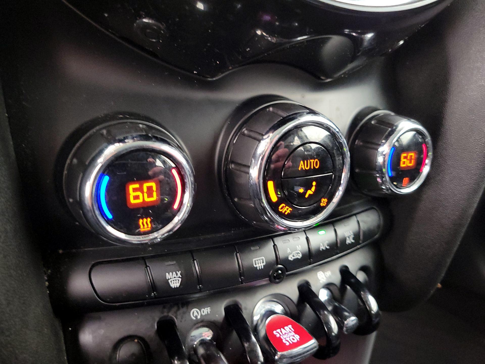 Thumbnail: 2015 MINI Cooper Hardtop - 15