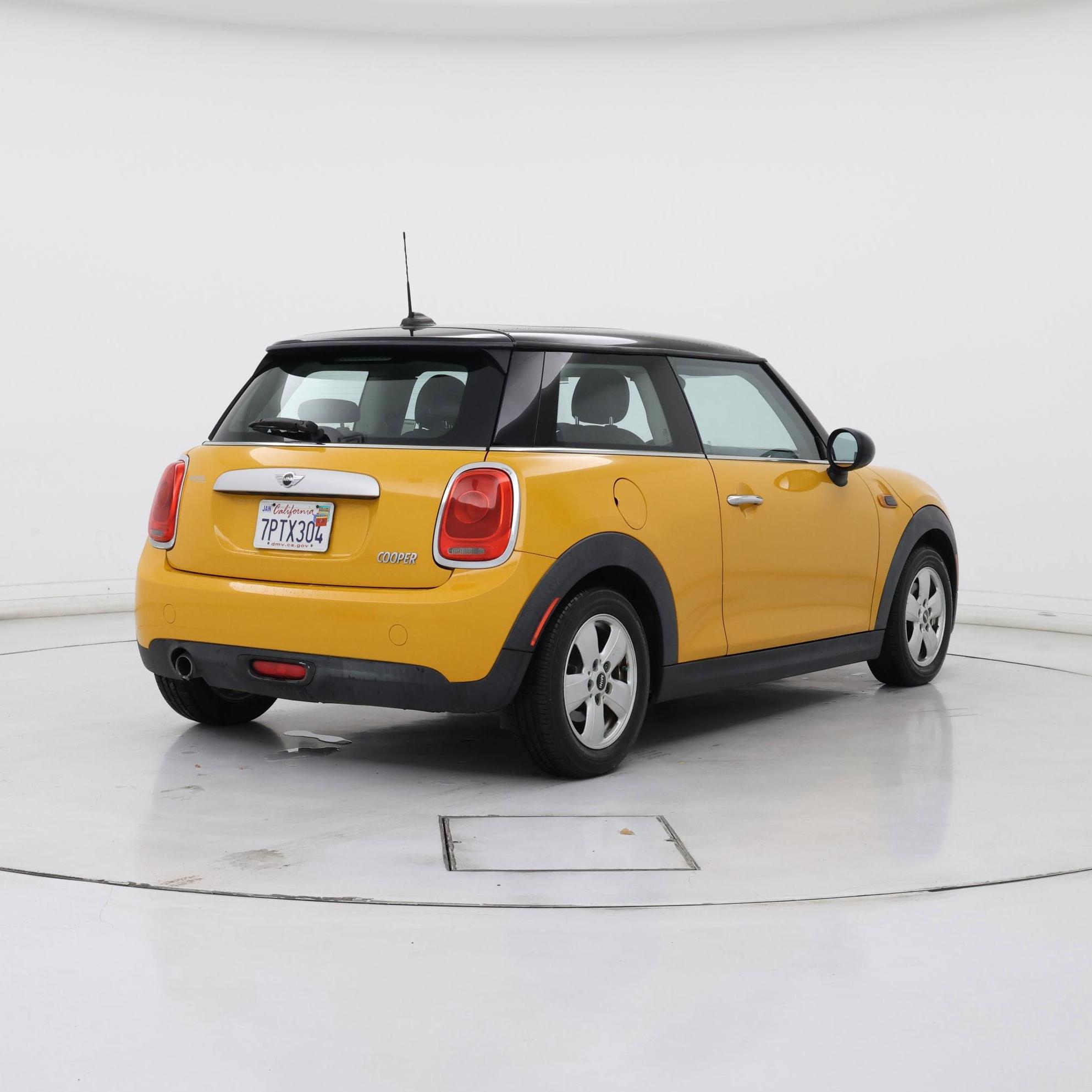 Thumbnail: 2015 MINI Cooper Hardtop - 8