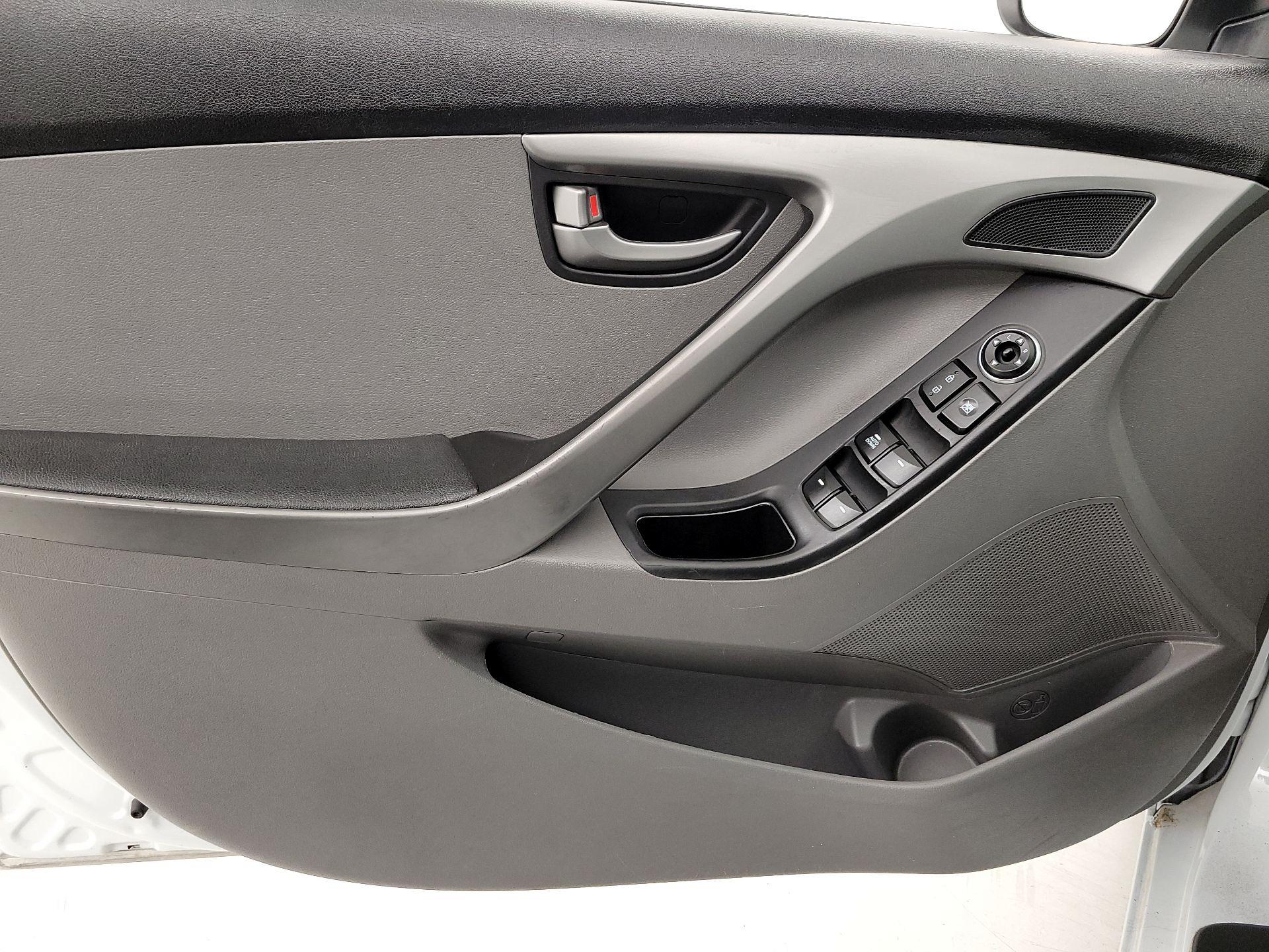 Thumbnail: 2015 Hyundai Elantra - 12