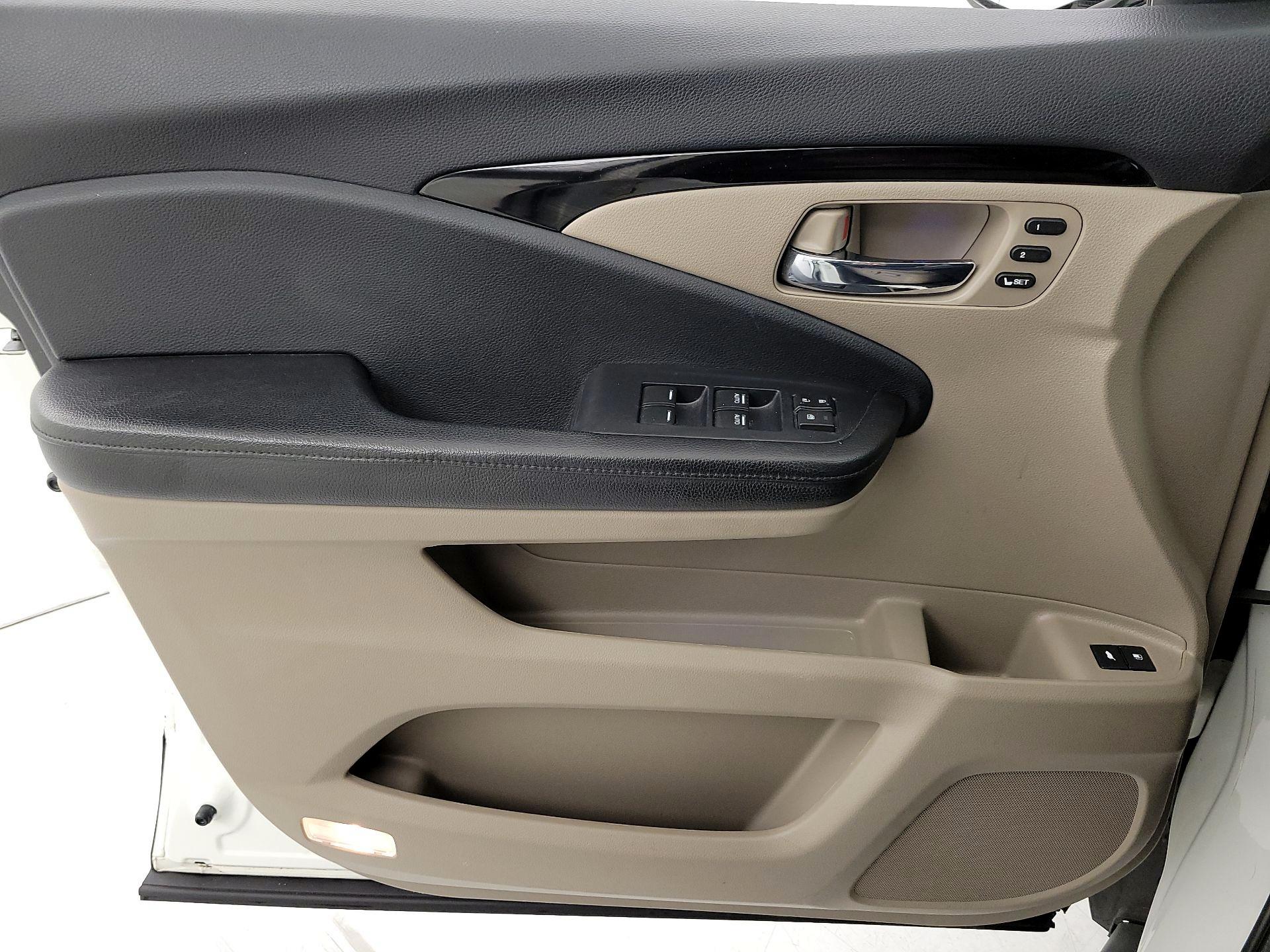 Thumbnail: 2018 Honda Pilot - 12