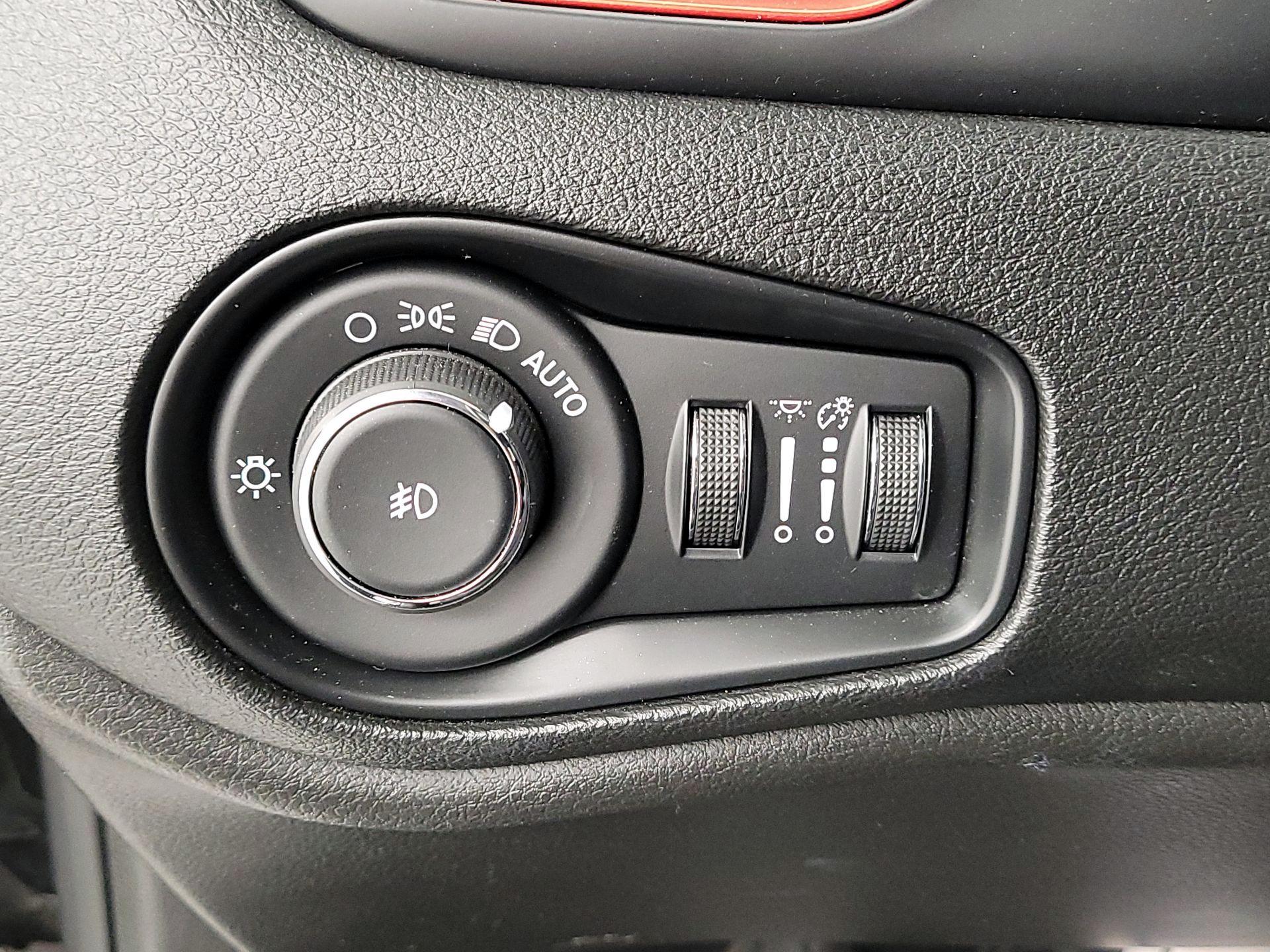 Thumbnail: 2019 Jeep Renegade - 13