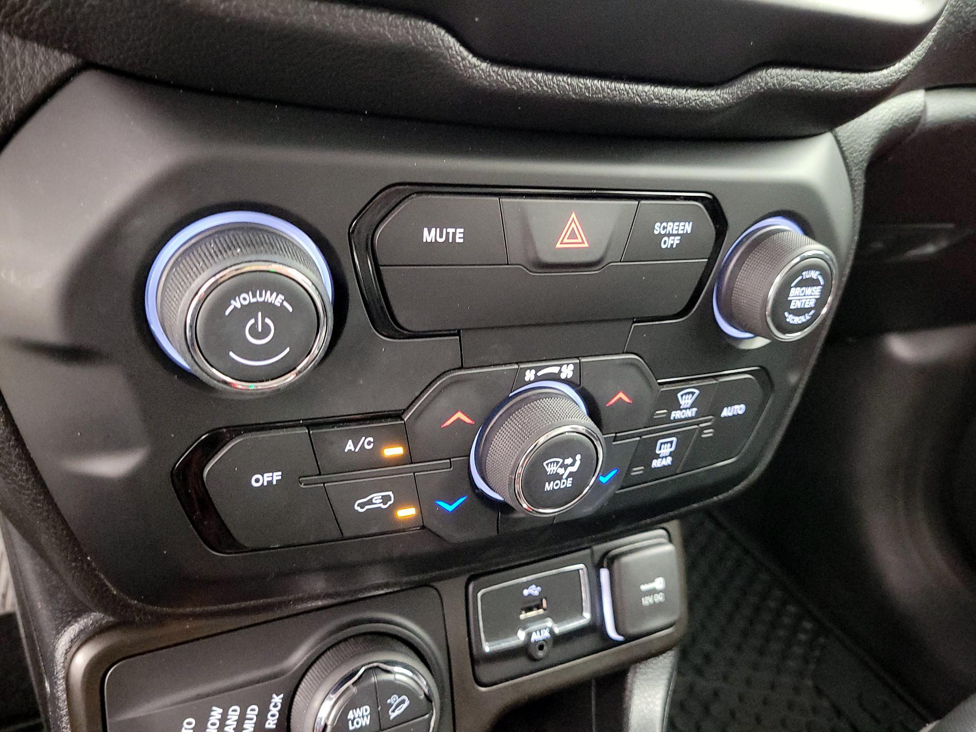 Thumbnail: 2019 Jeep Renegade - 17