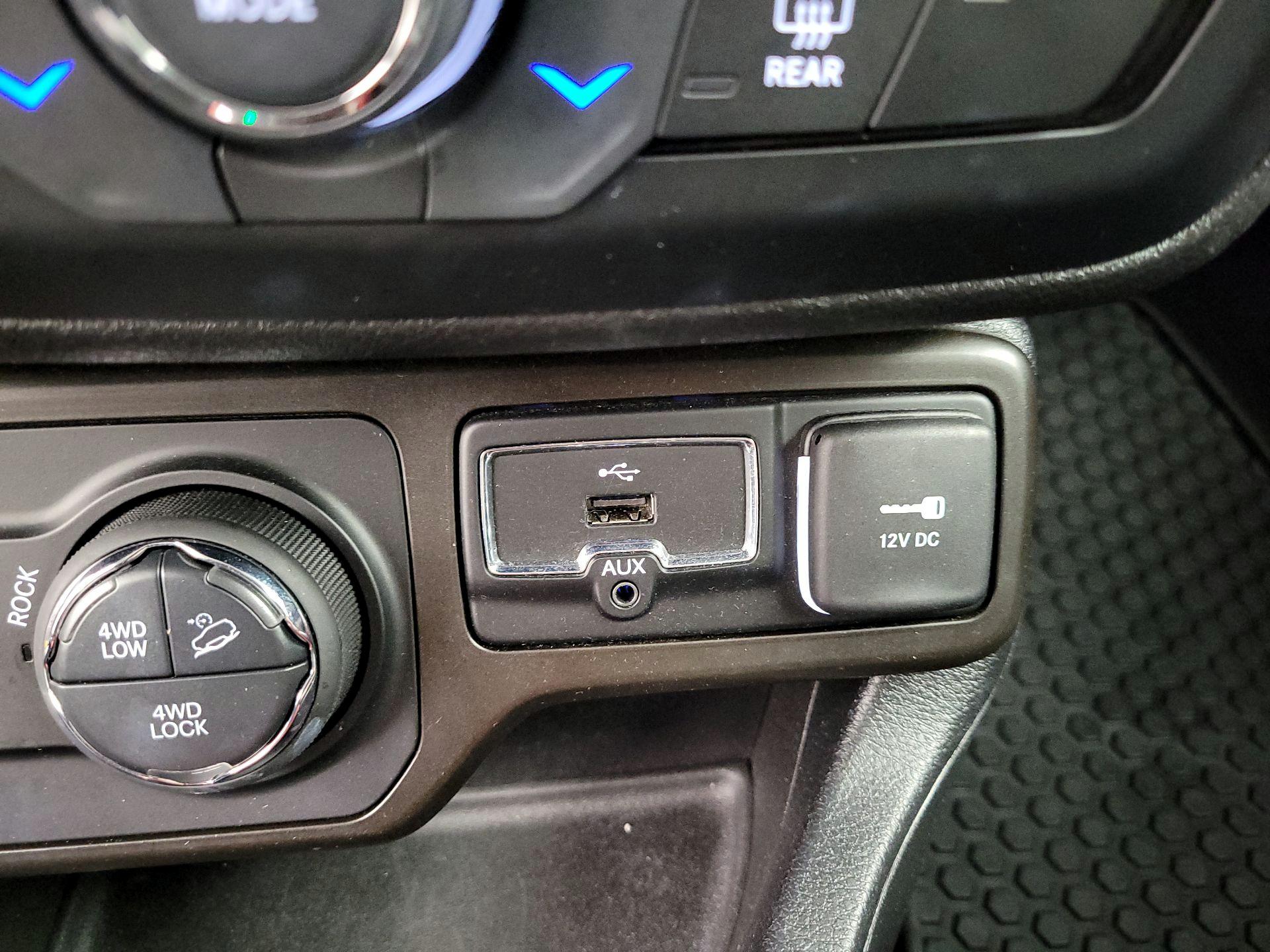 Thumbnail: 2019 Jeep Renegade - 19