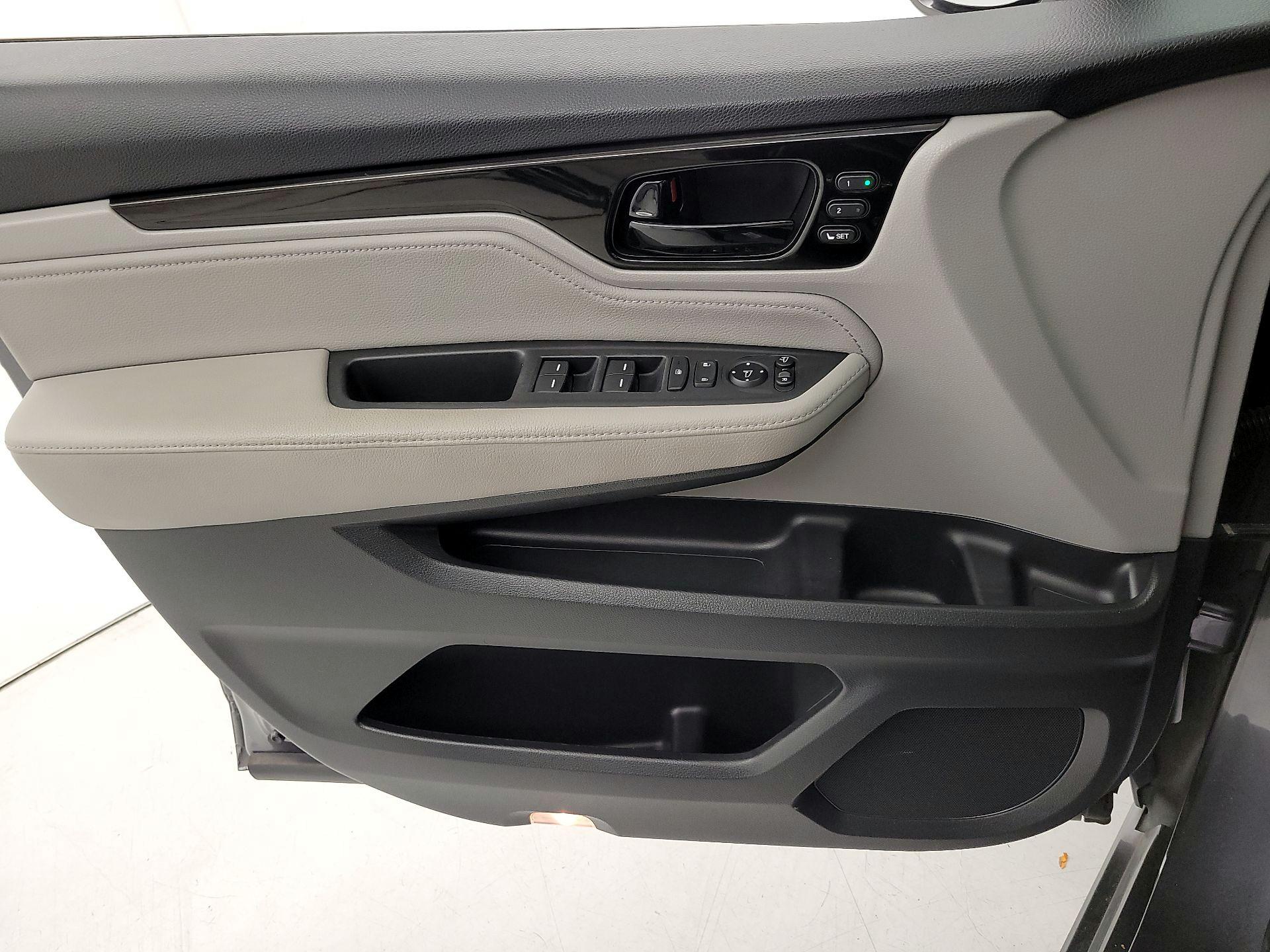 Thumbnail: 2018 Honda Odyssey - 12