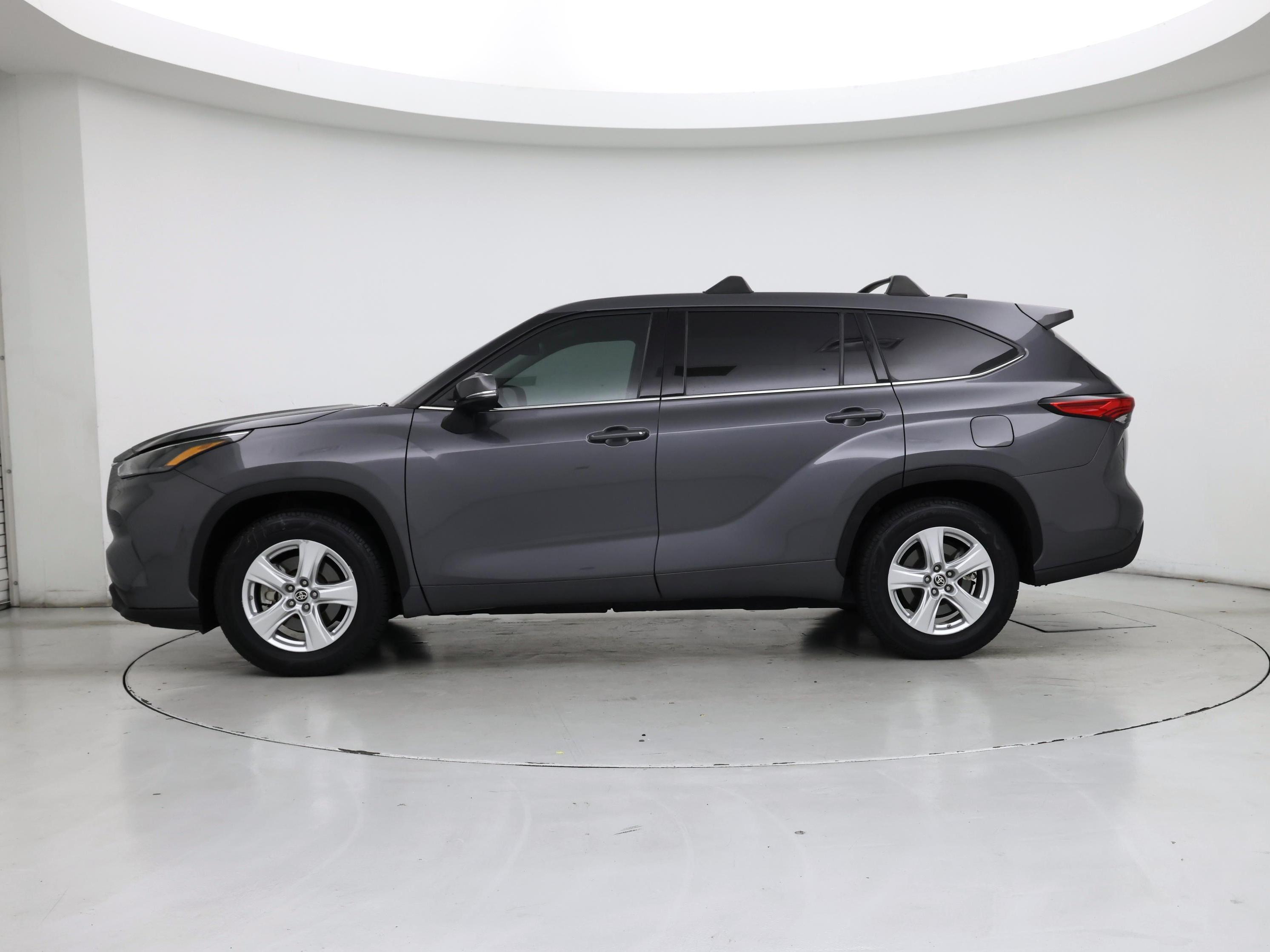 Thumbnail: 2022 Toyota Highlander - 3