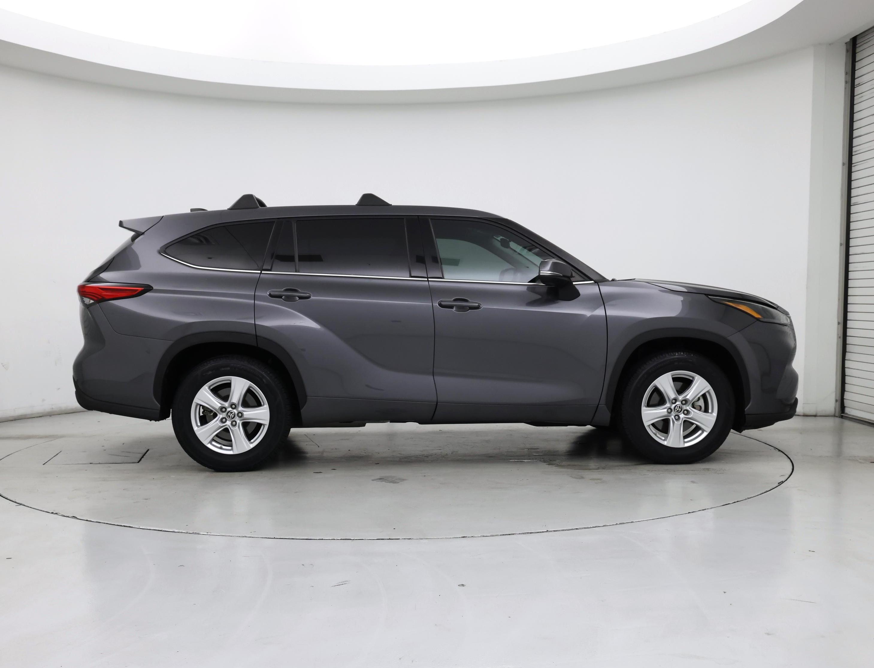 Thumbnail: 2022 Toyota Highlander - 7