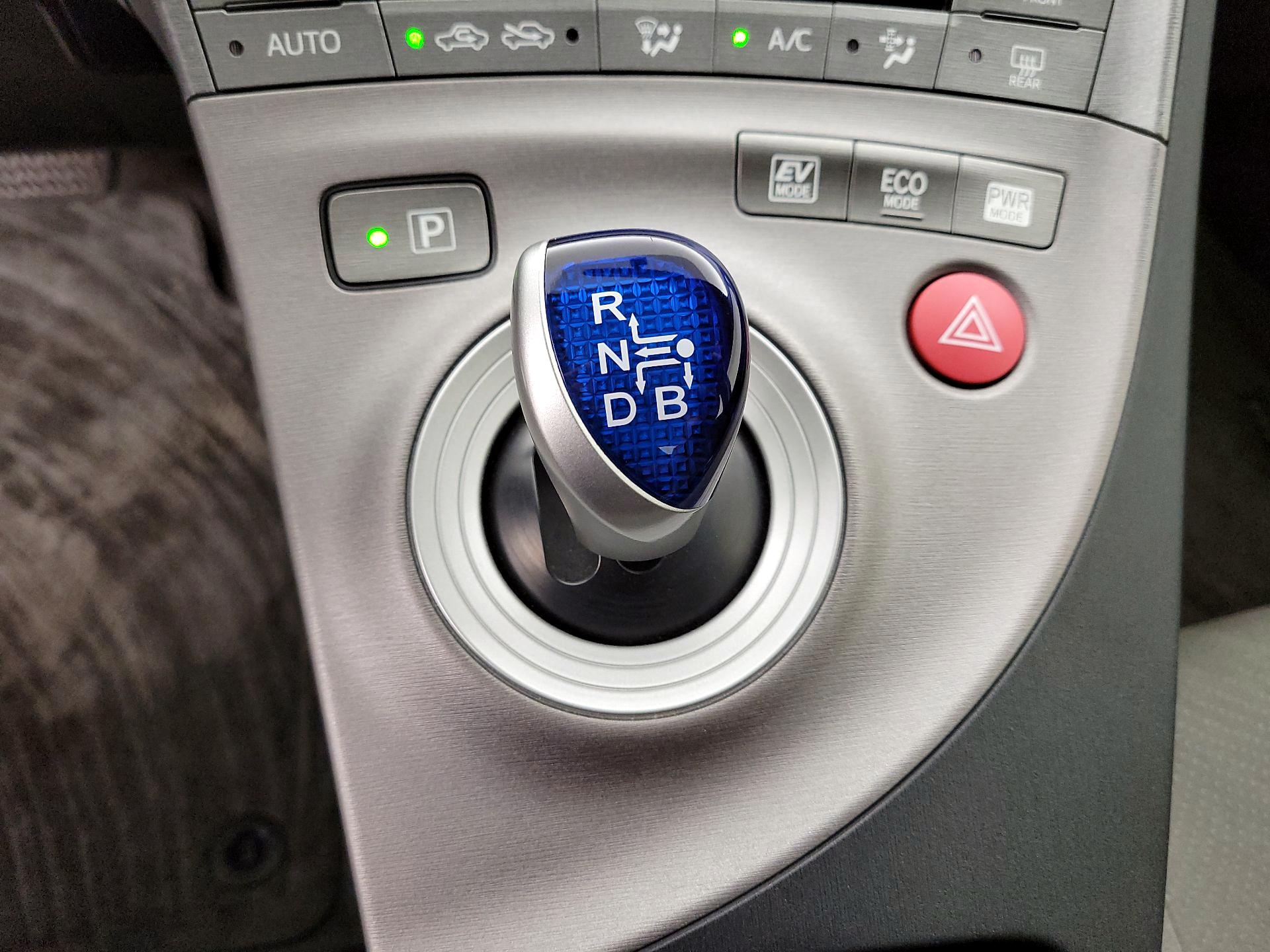 Thumbnail: 2015 Toyota Prius - 17