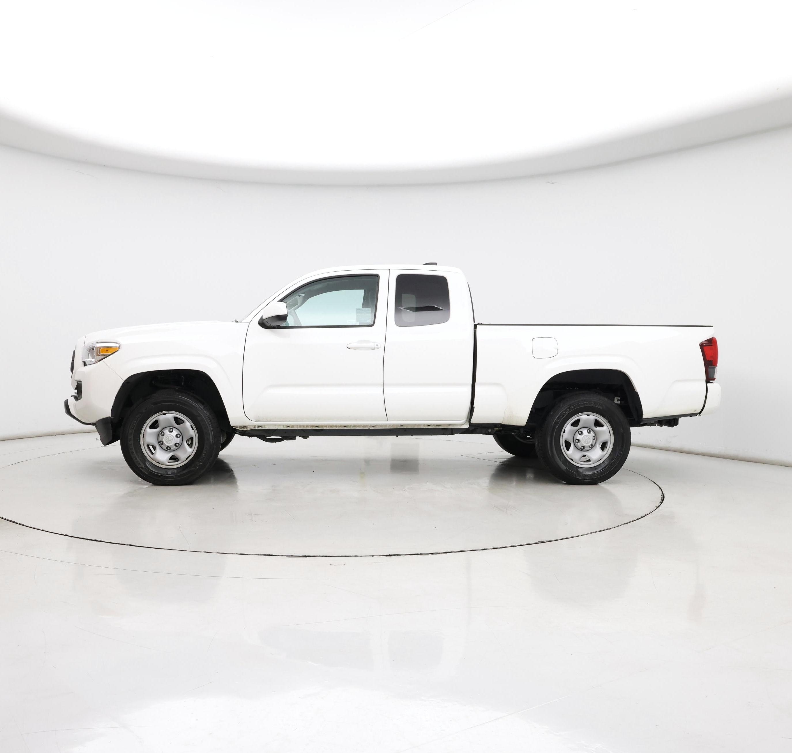 Thumbnail: 2023 Toyota Tacoma - 3