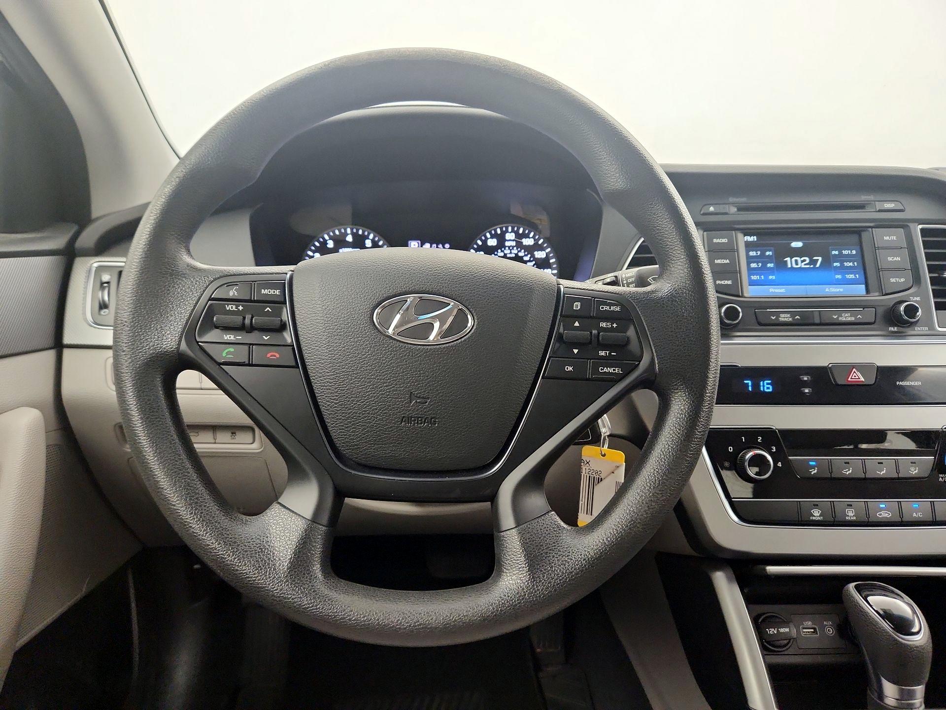 Thumbnail: 2015 Hyundai Sonata - 10