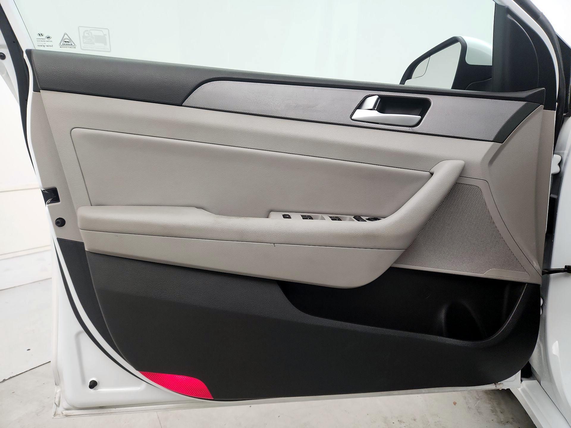 Thumbnail: 2015 Hyundai Sonata - 12