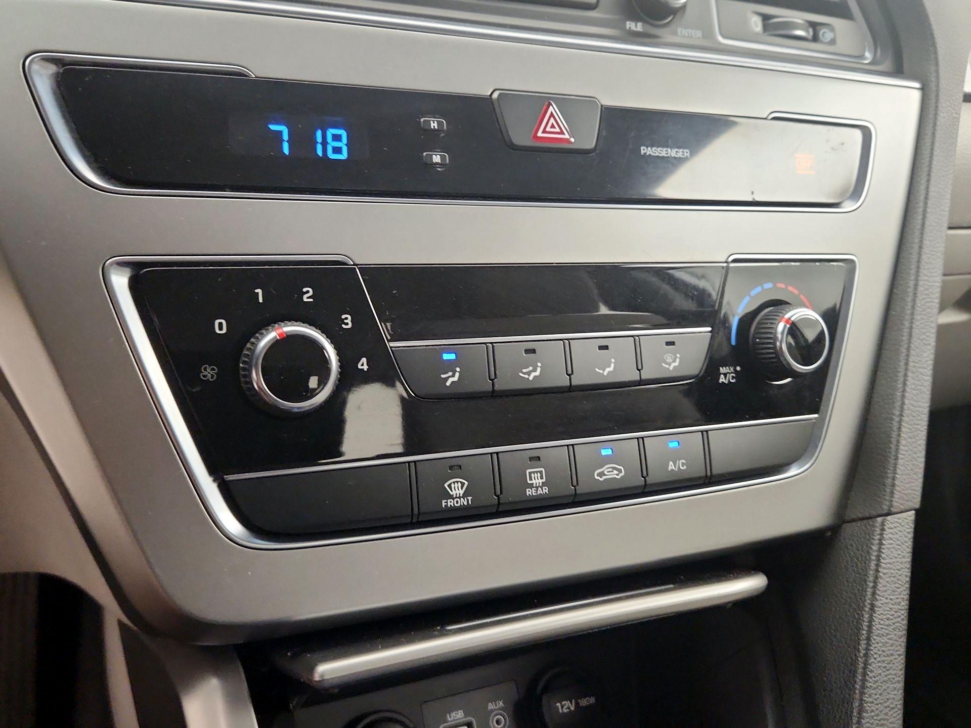 Thumbnail: 2015 Hyundai Sonata - 16
