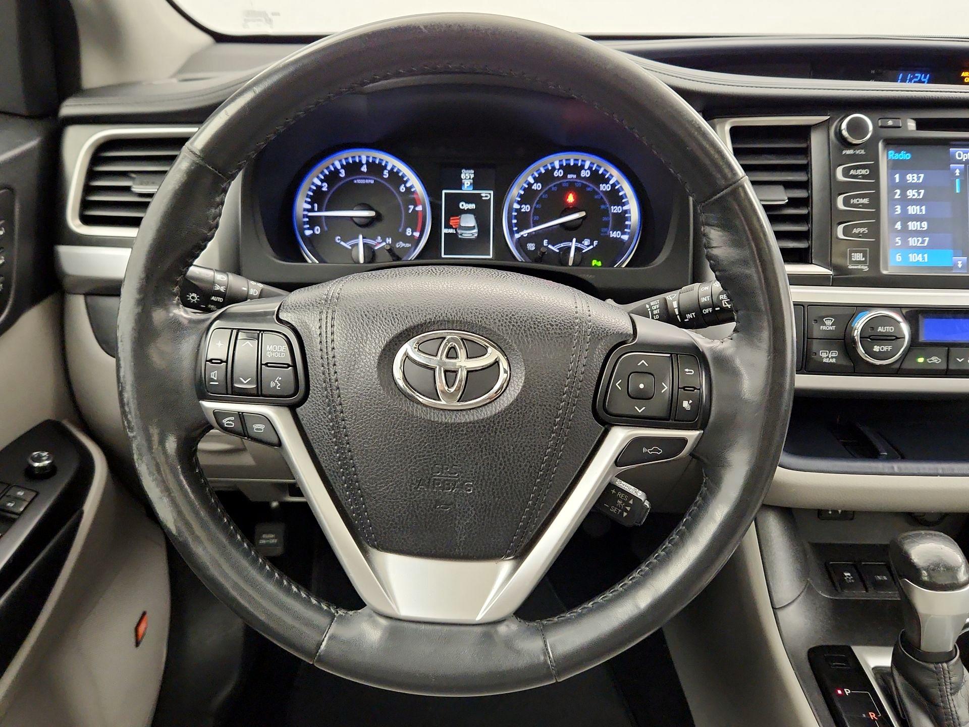 Thumbnail: 2015 Toyota Highlander - 10