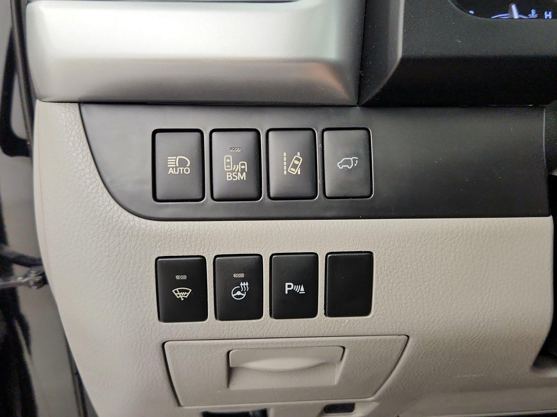 Thumbnail: 2015 Toyota Highlander - 13