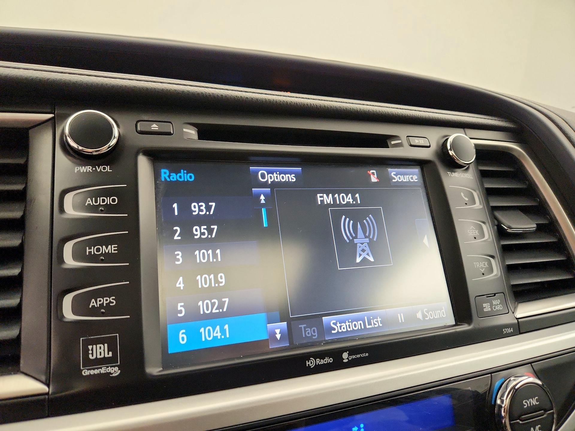 Thumbnail: 2015 Toyota Highlander - 15