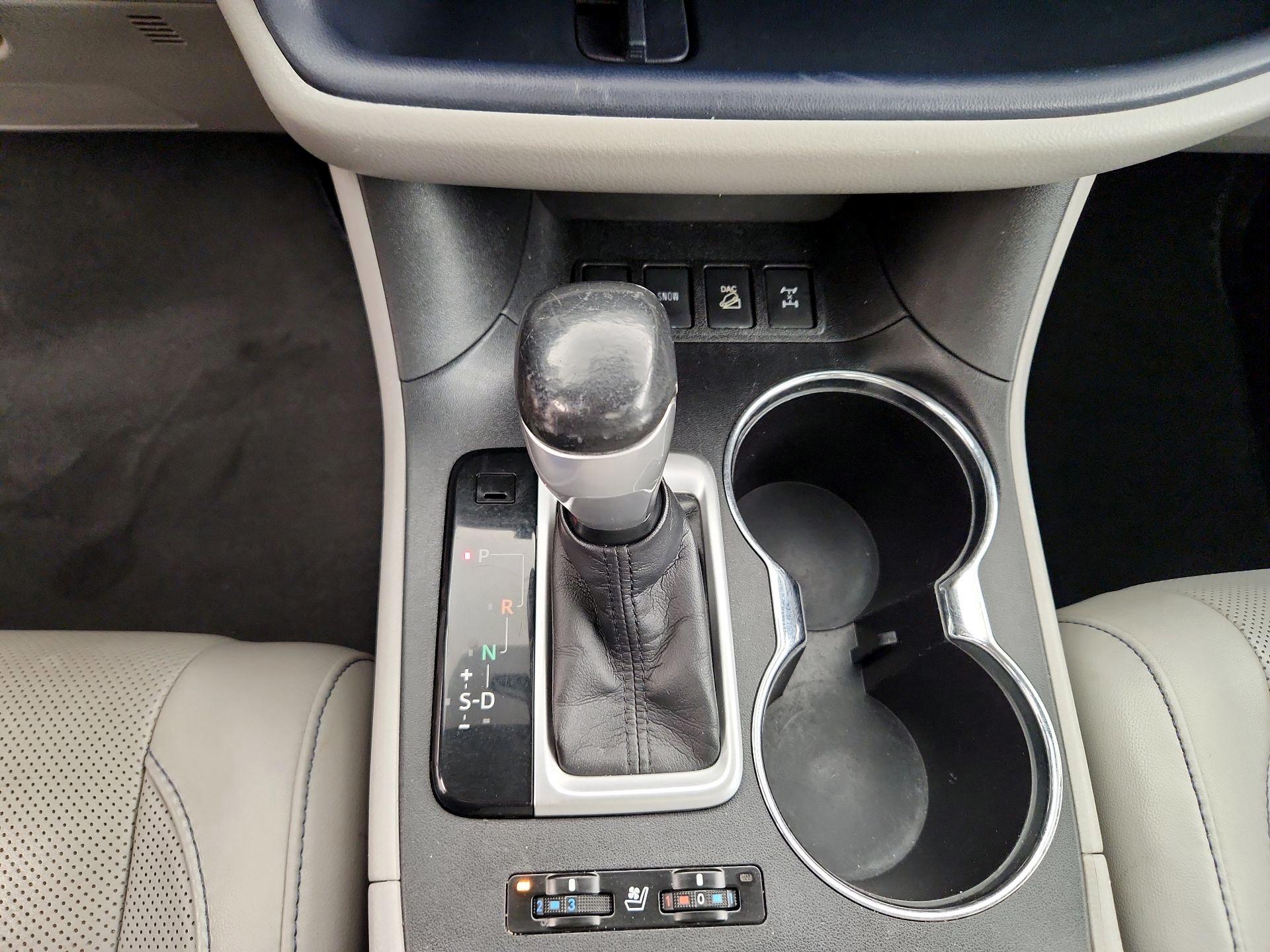 Thumbnail: 2015 Toyota Highlander - 17