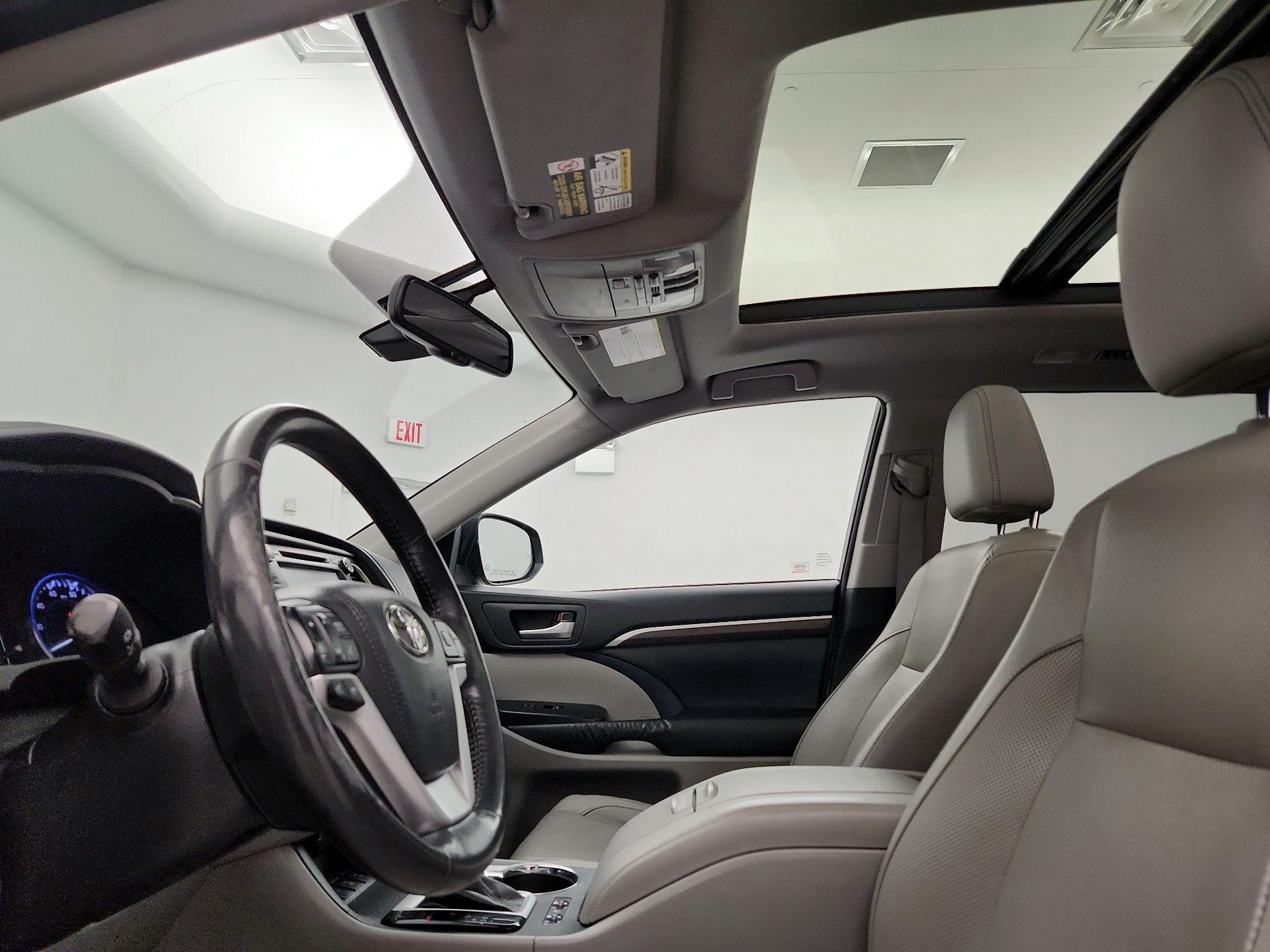 Thumbnail: 2015 Toyota Highlander - 19