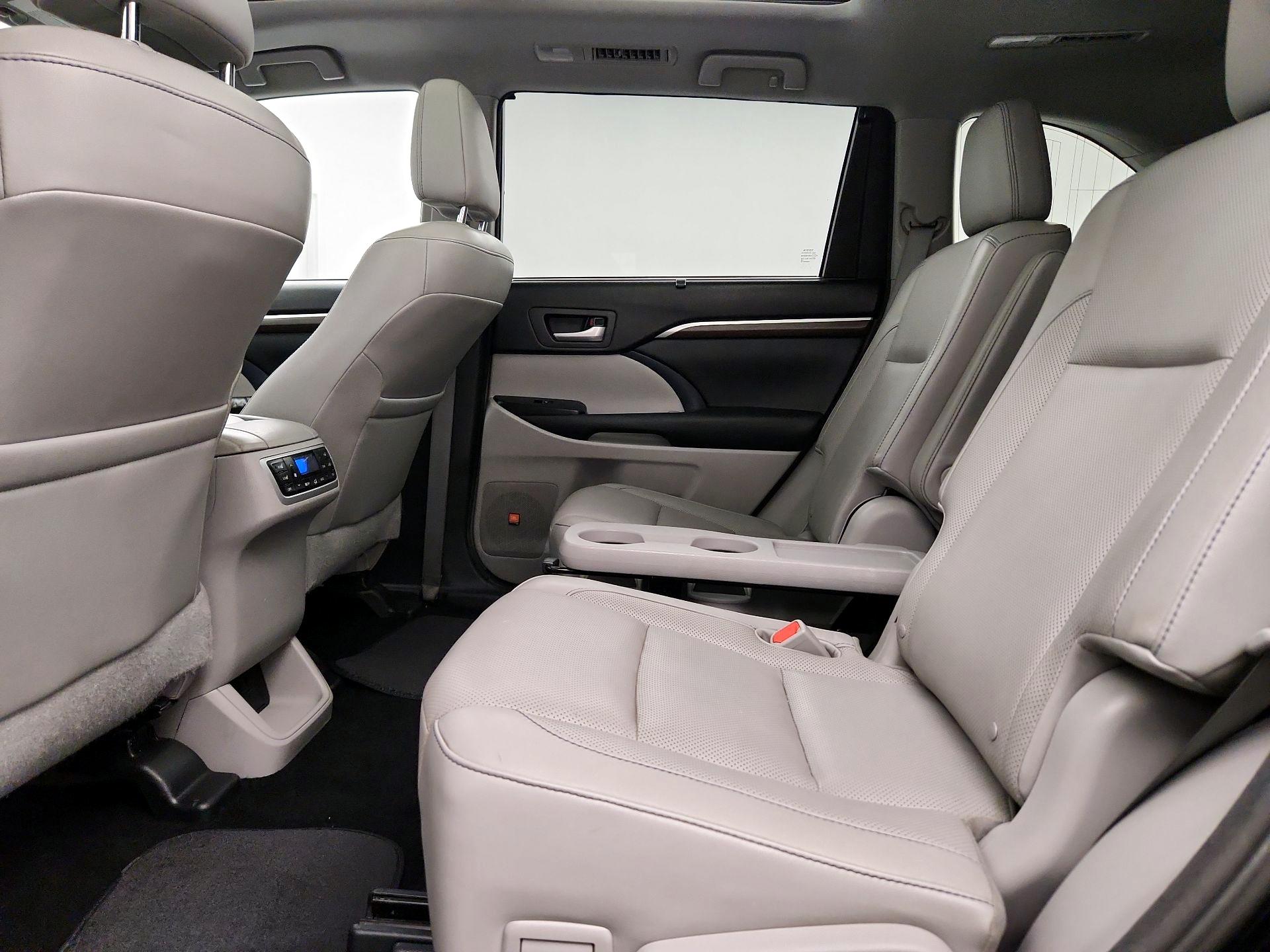 Thumbnail: 2015 Toyota Highlander - 20