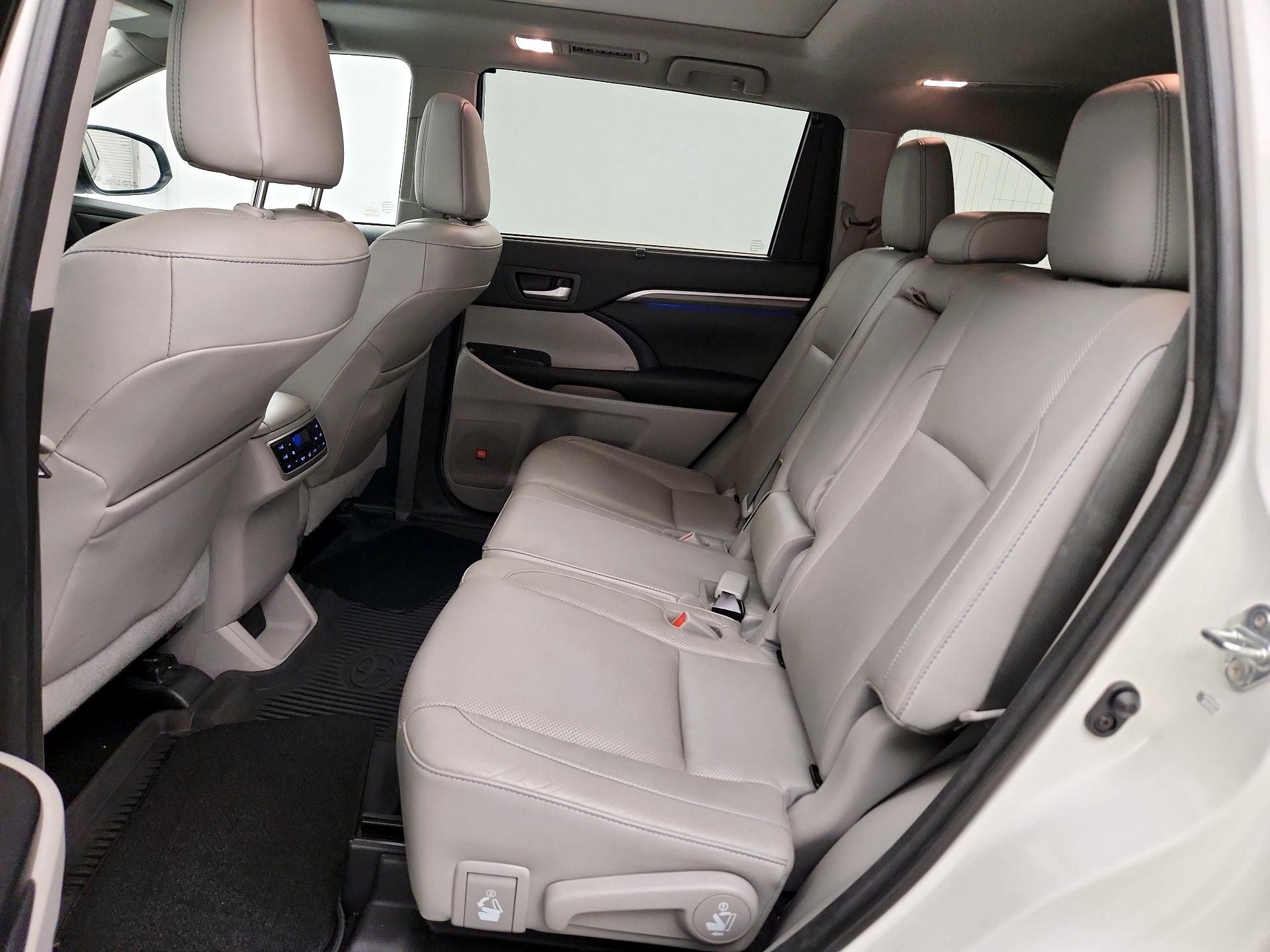 Thumbnail: 2017 Toyota Highlander - 20