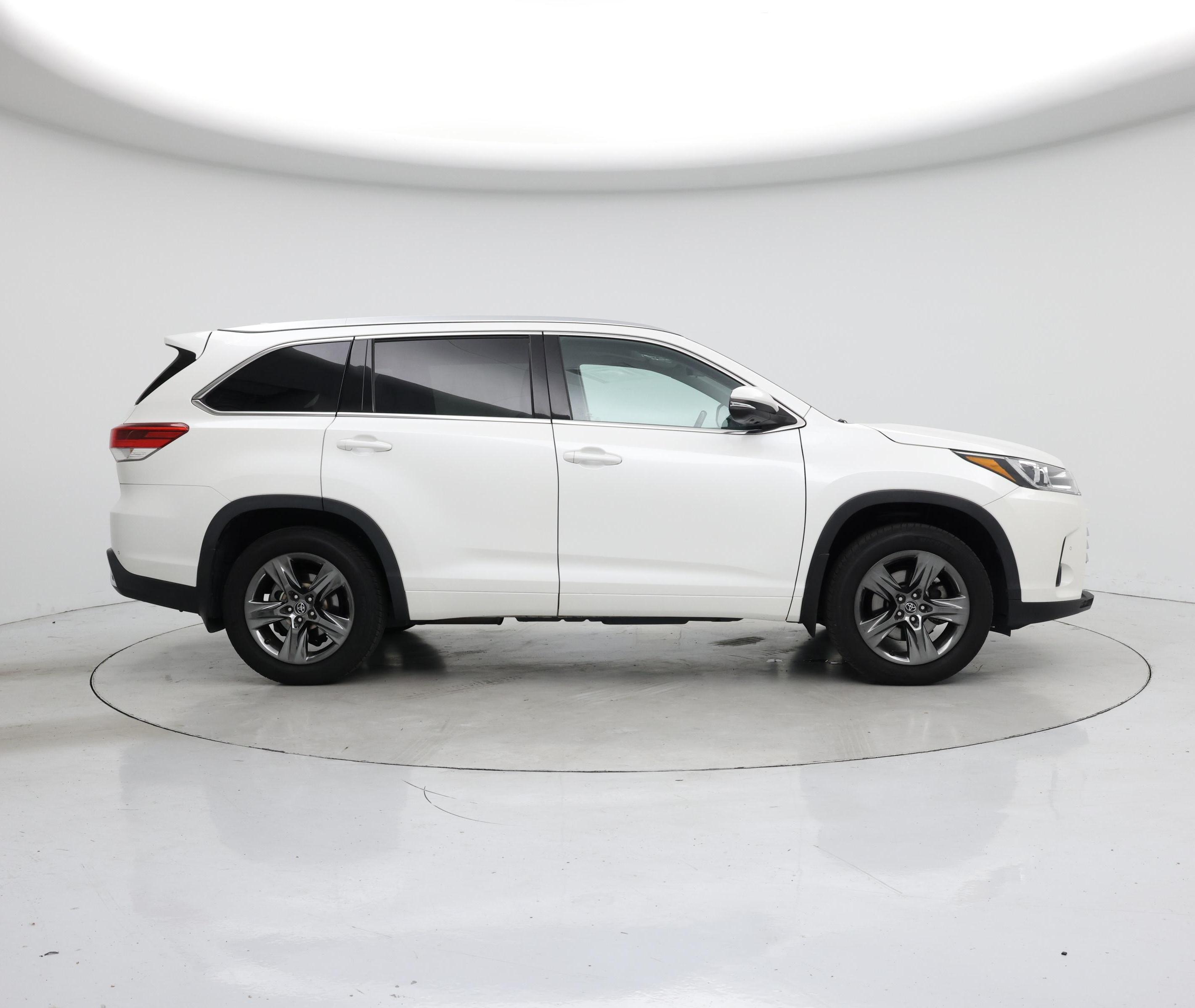 Thumbnail: 2017 Toyota Highlander - 7