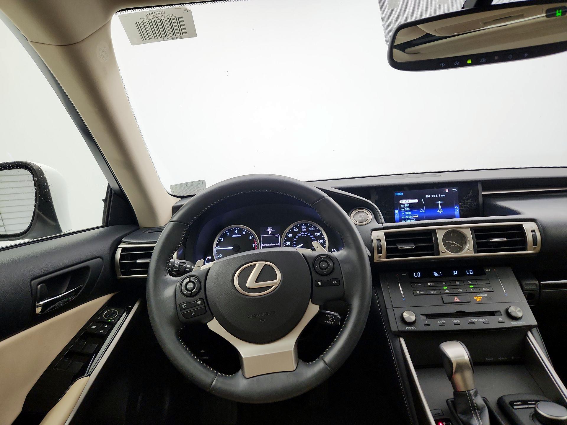 Thumbnail: 2015 Lexus IS - 10