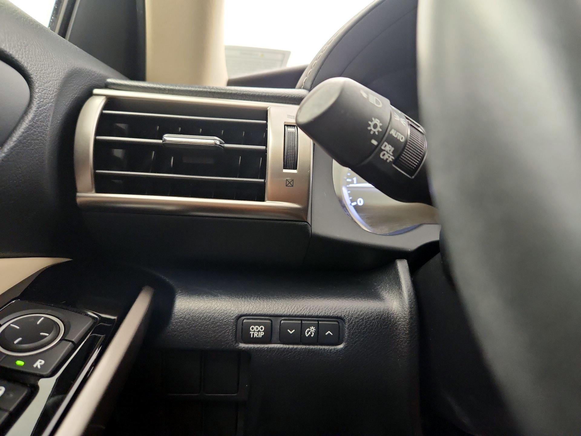 Thumbnail: 2015 Lexus IS - 13