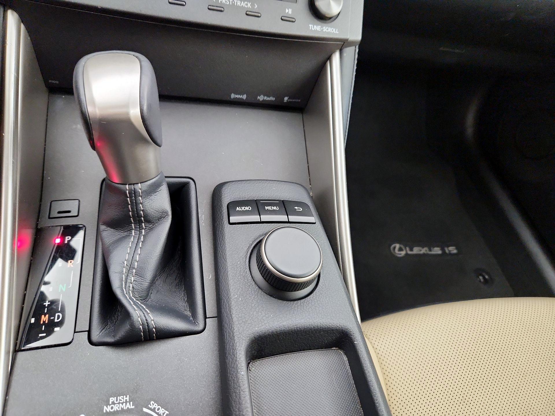 Thumbnail: 2015 Lexus IS - 17
