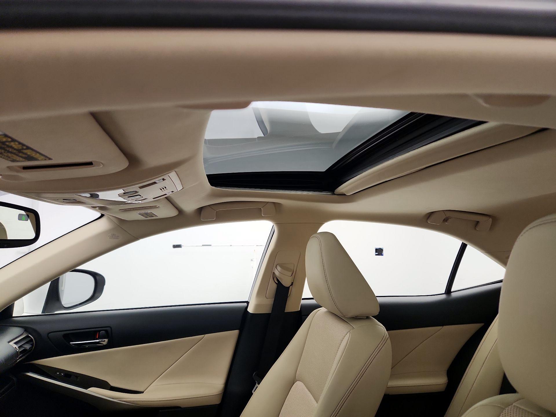 Thumbnail: 2015 Lexus IS - 18