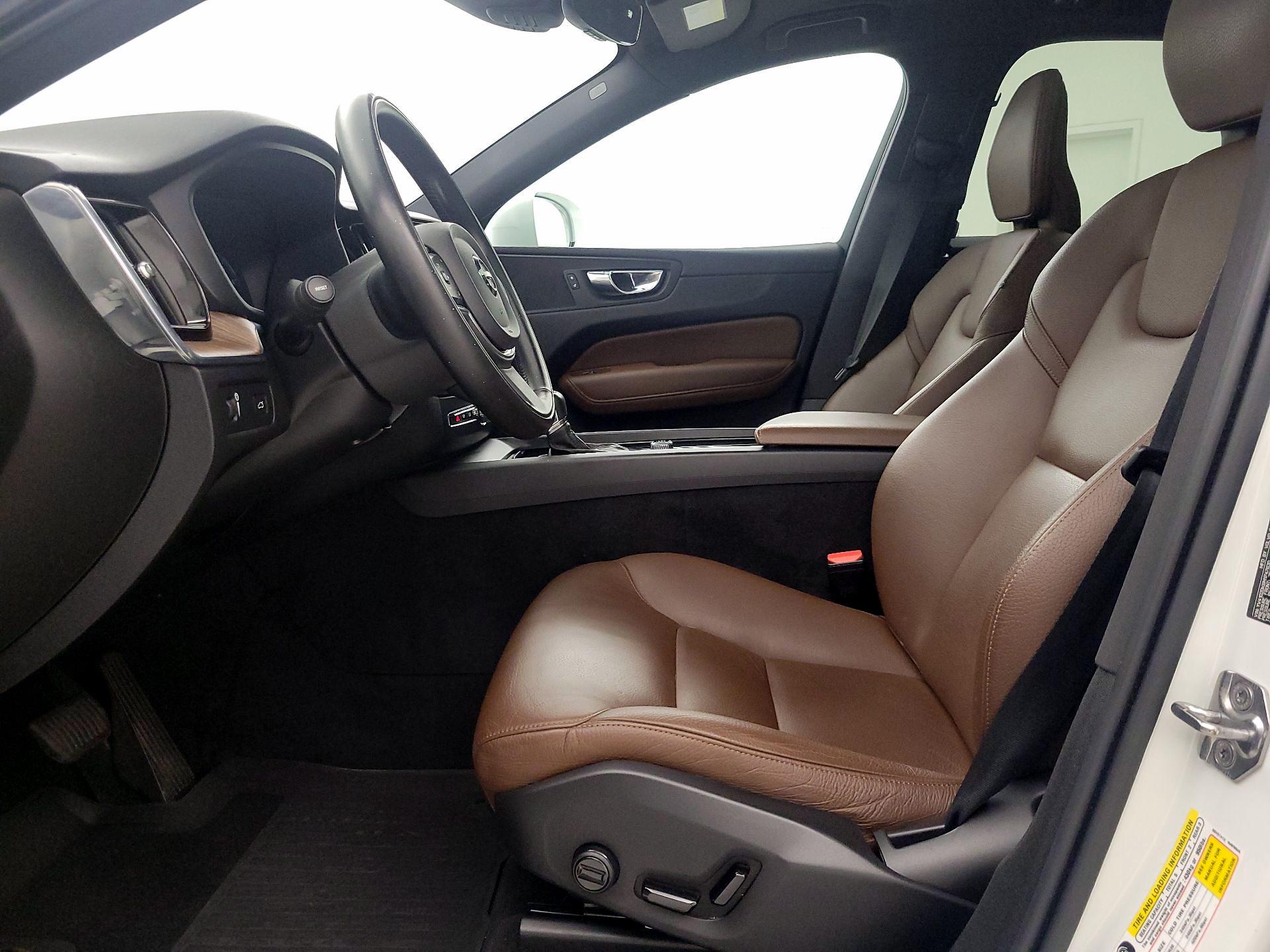 Thumbnail: 2021 Volvo XC60 - 9