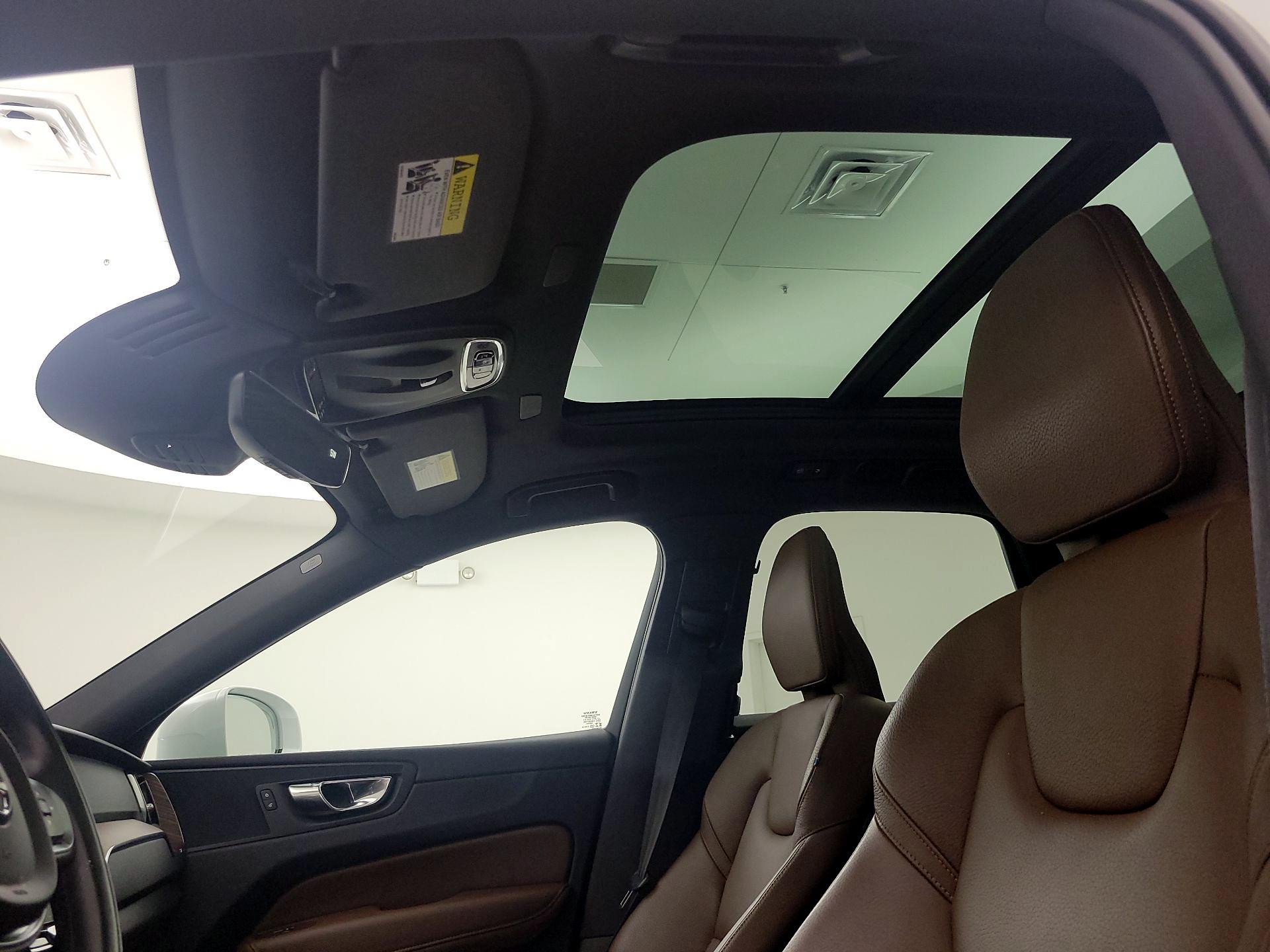 Thumbnail: 2021 Volvo XC60 - 18