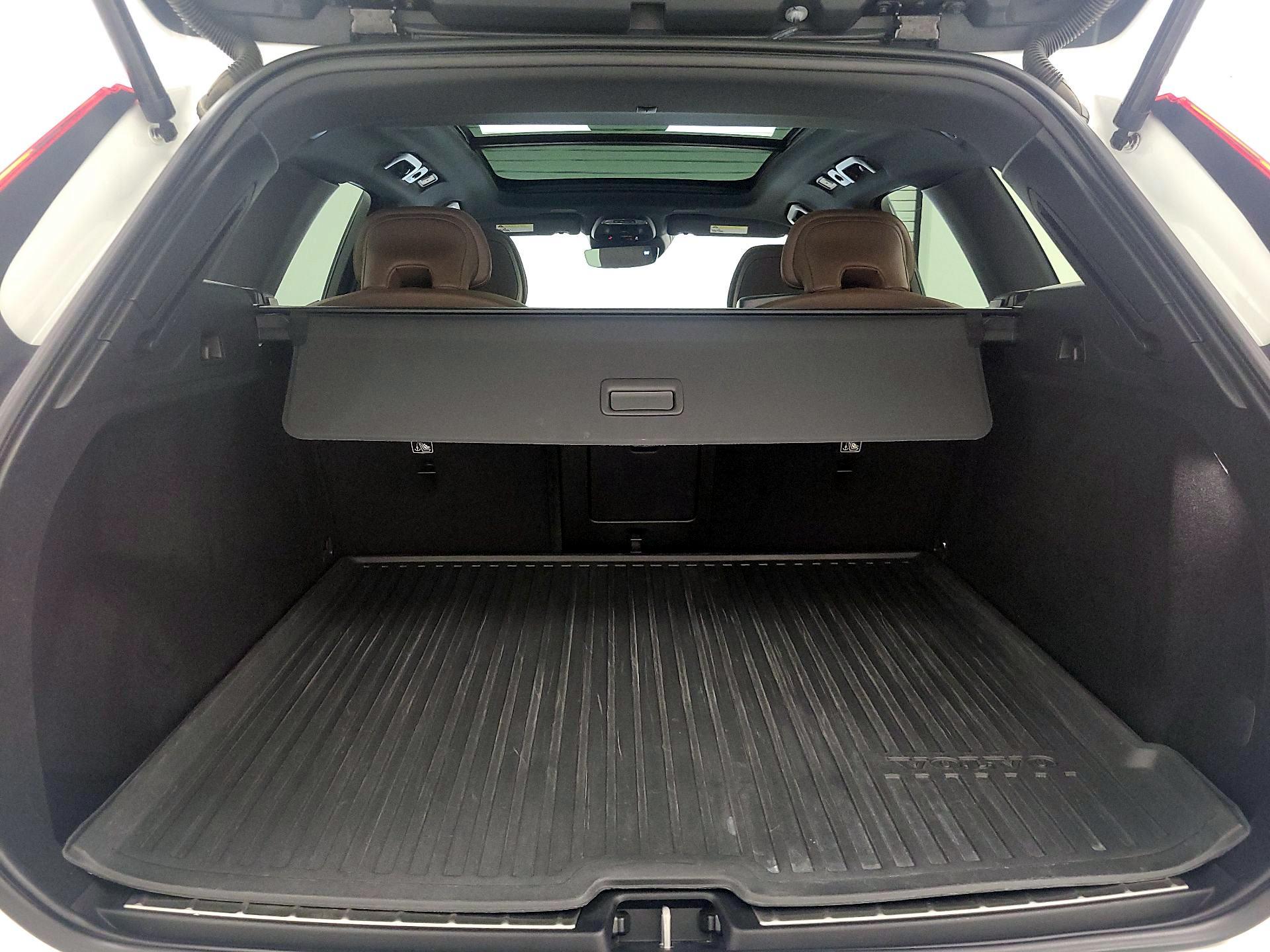 Thumbnail: 2021 Volvo XC60 - 20