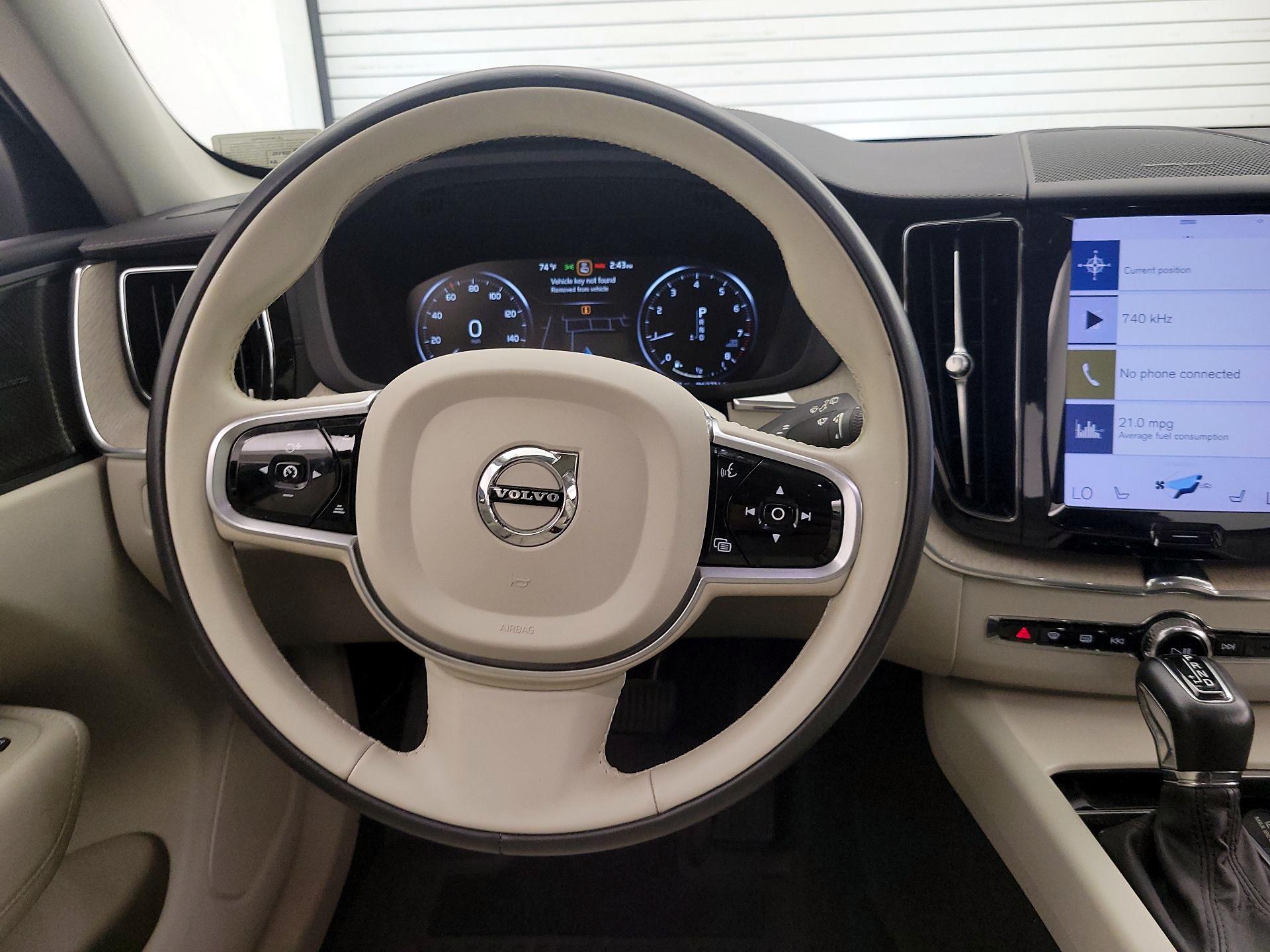 Thumbnail: 2021 Volvo XC60 - 10
